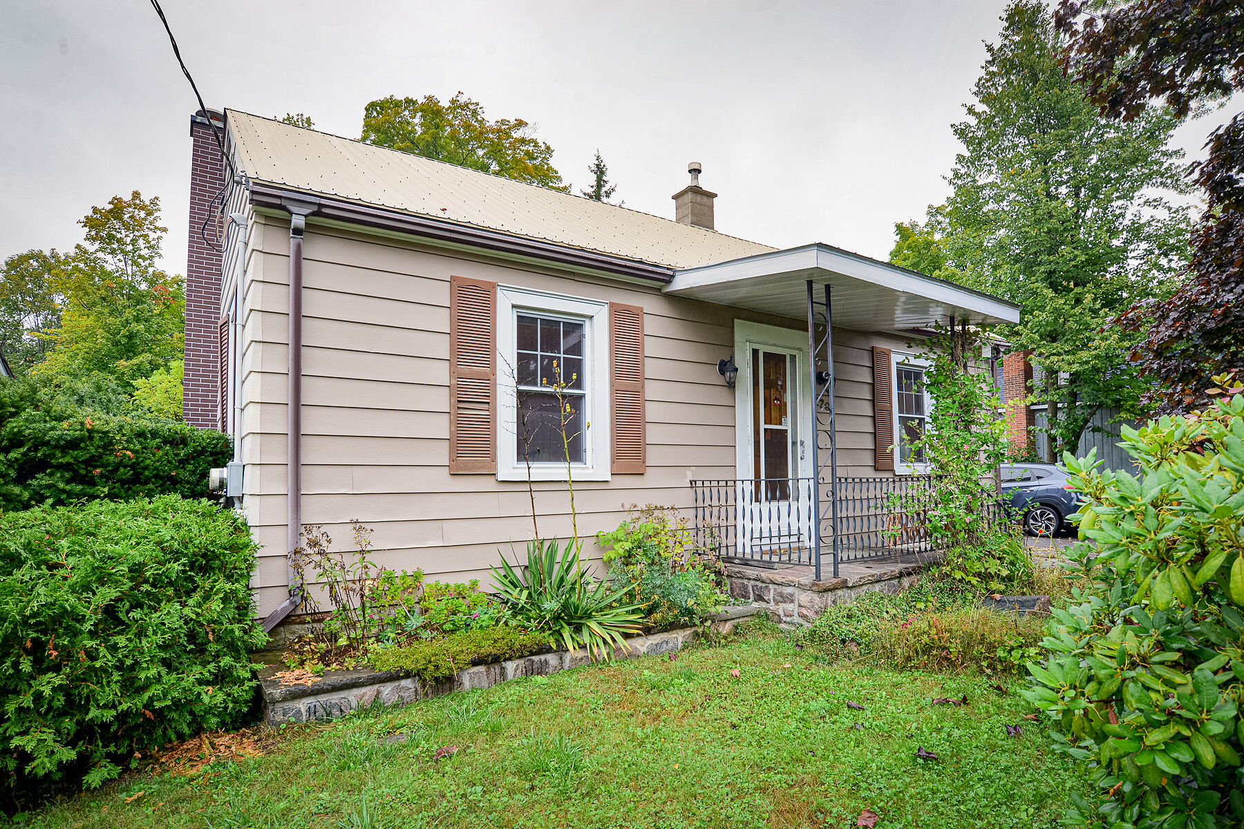 In-Town Bungalow With Garage