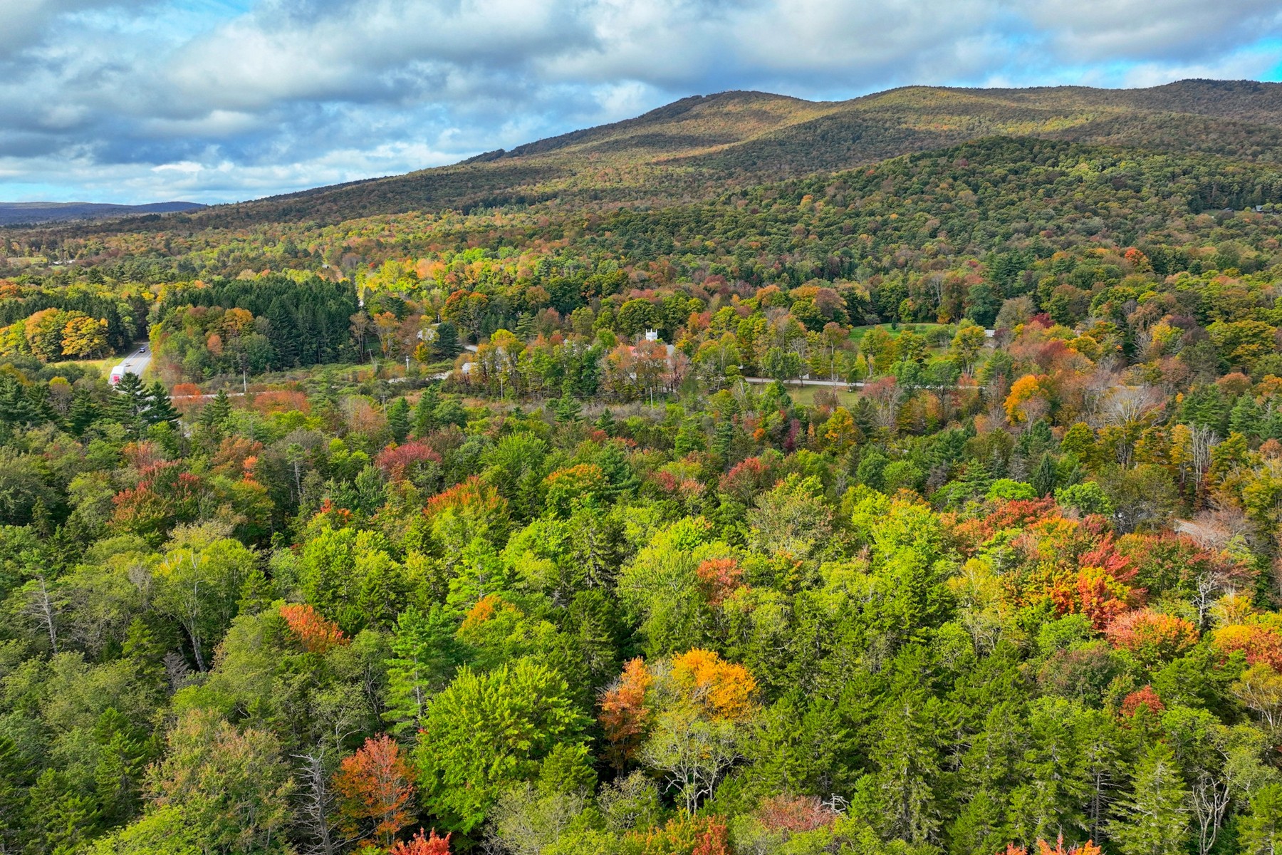 Nestled in the picturesque town of Peru, Vermont