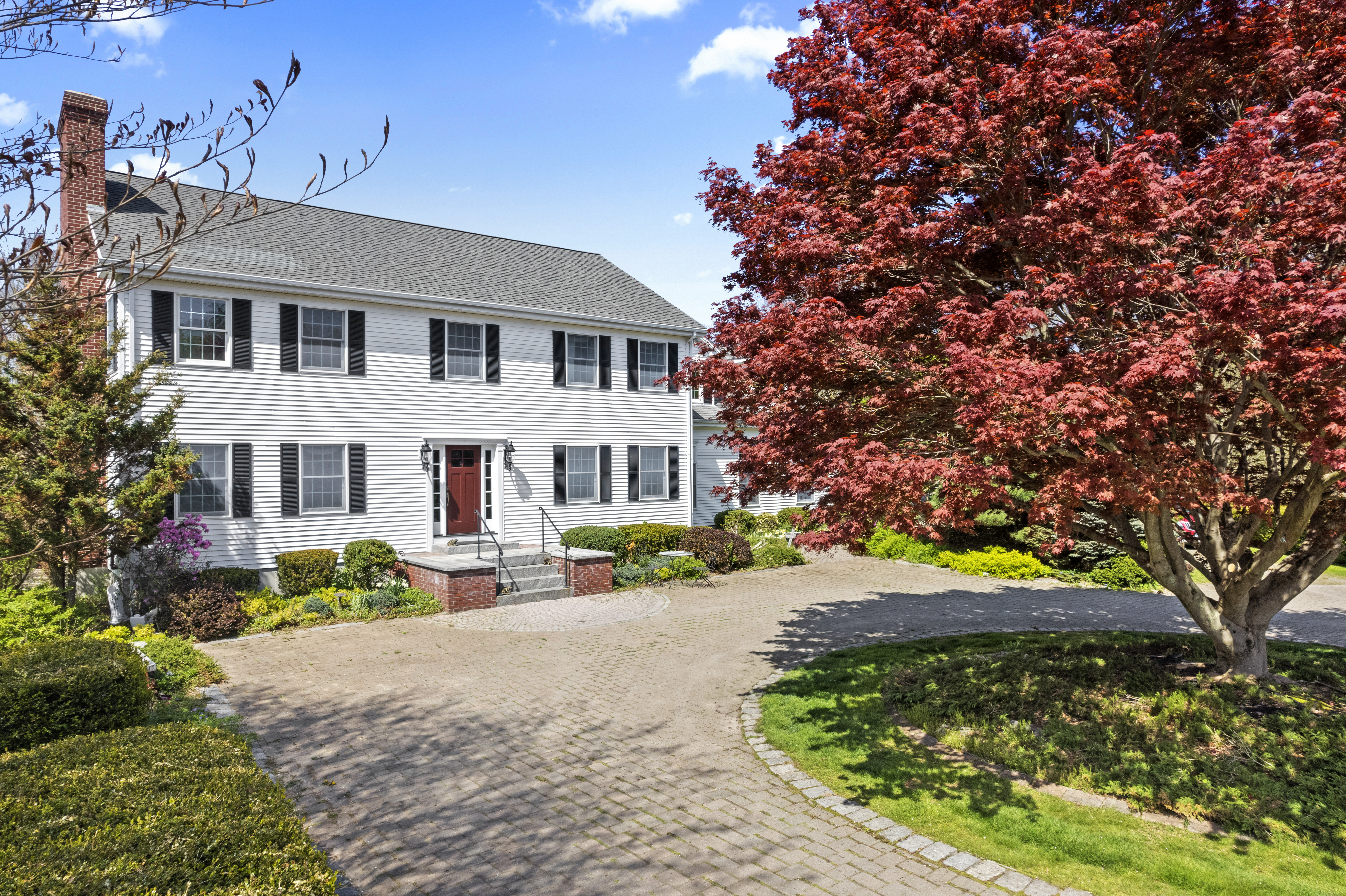 Custom Colonial in Sprague. Serenity Meets Versatility.