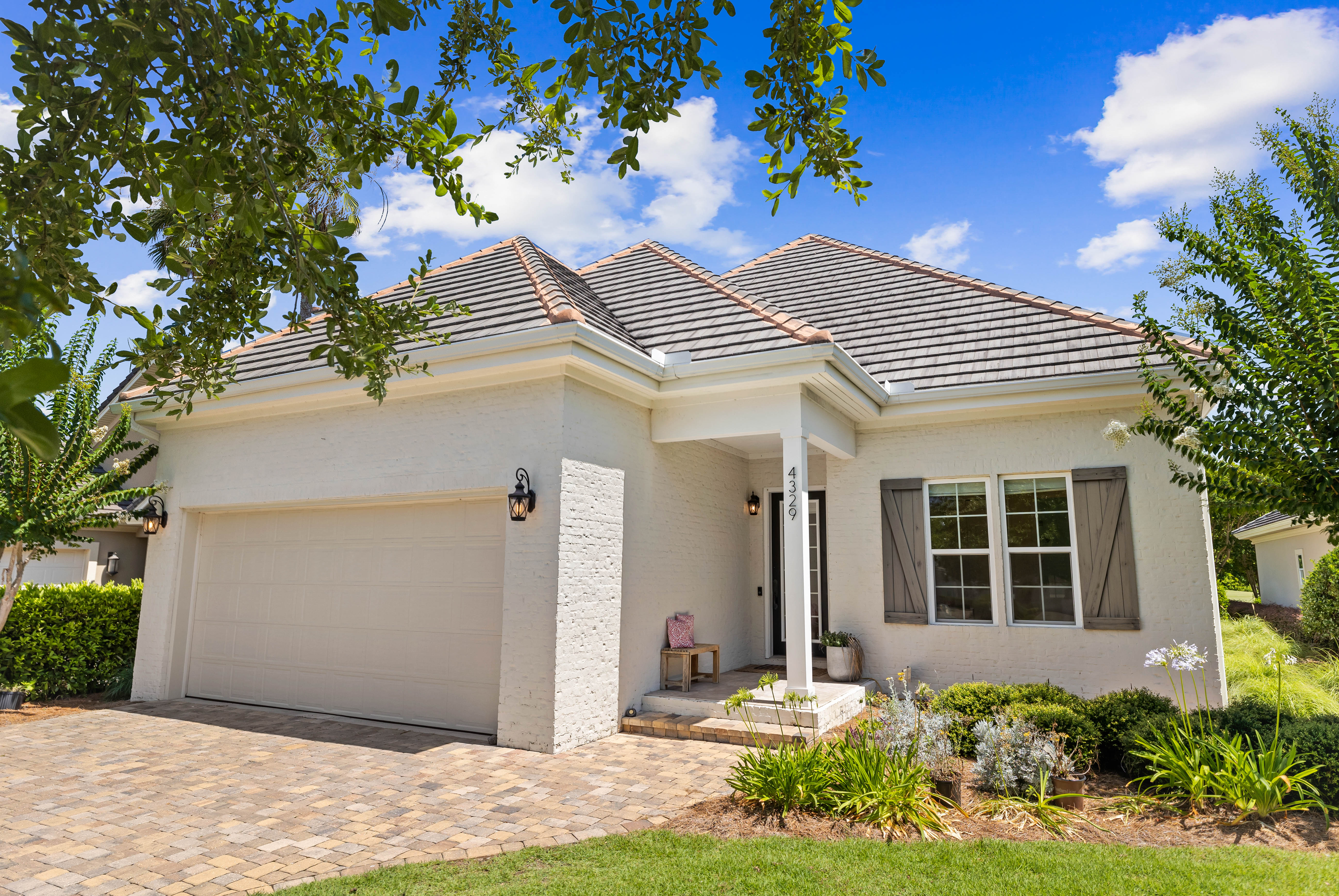 Kelly Plantation Home With Flexible Floor Plan And Golf Views