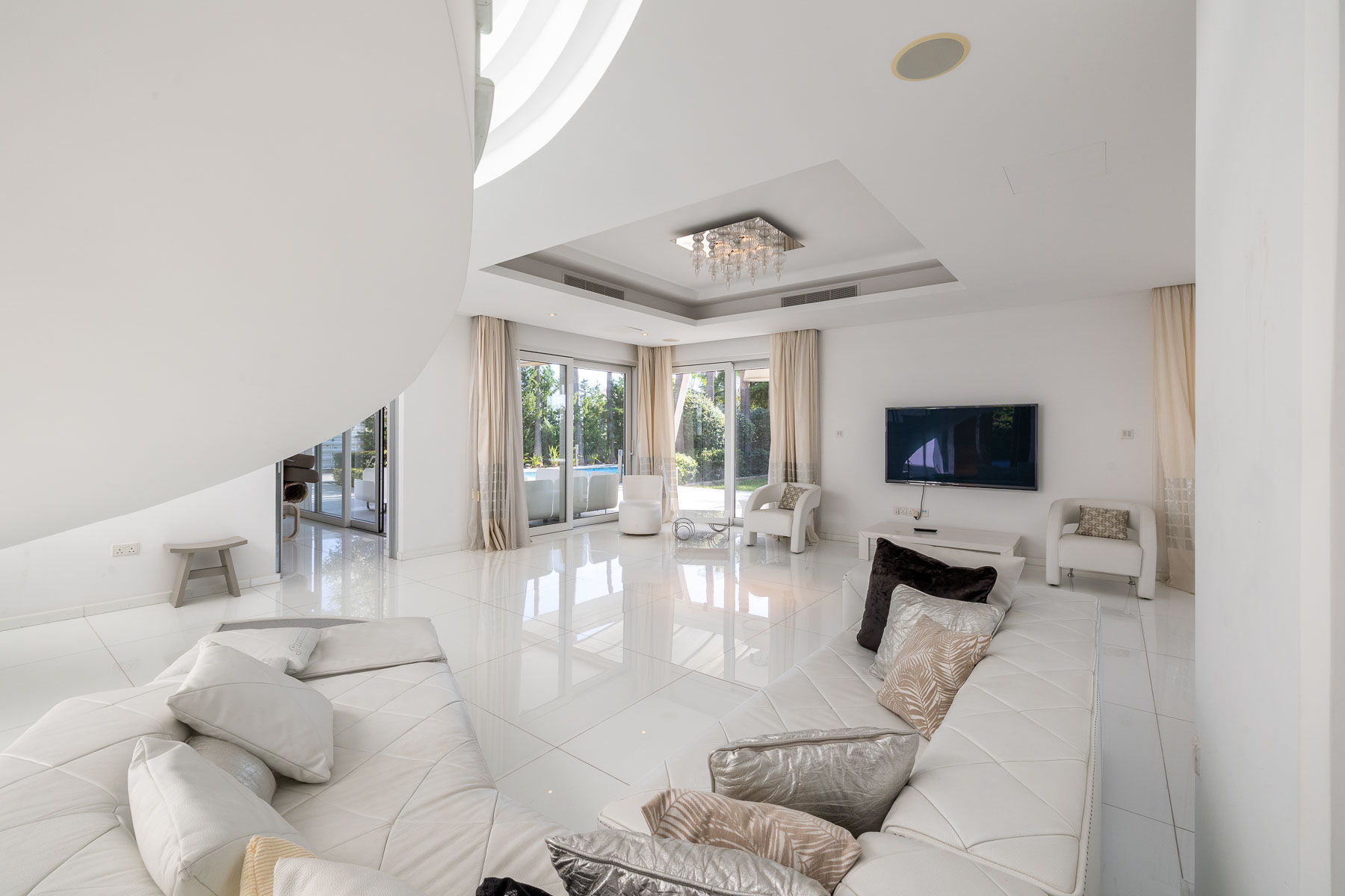 Luxury Six Bedroom Mansion in Pyrgos, Limassol