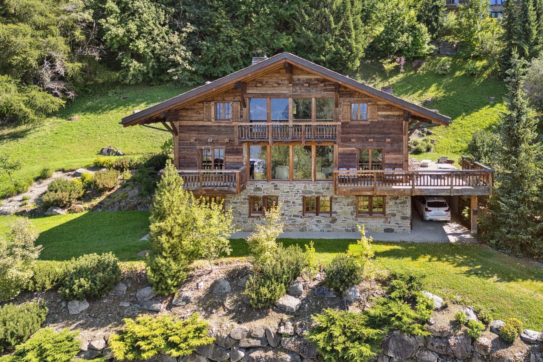 Prestigious chalet in the heart of ?Les Clèves?.