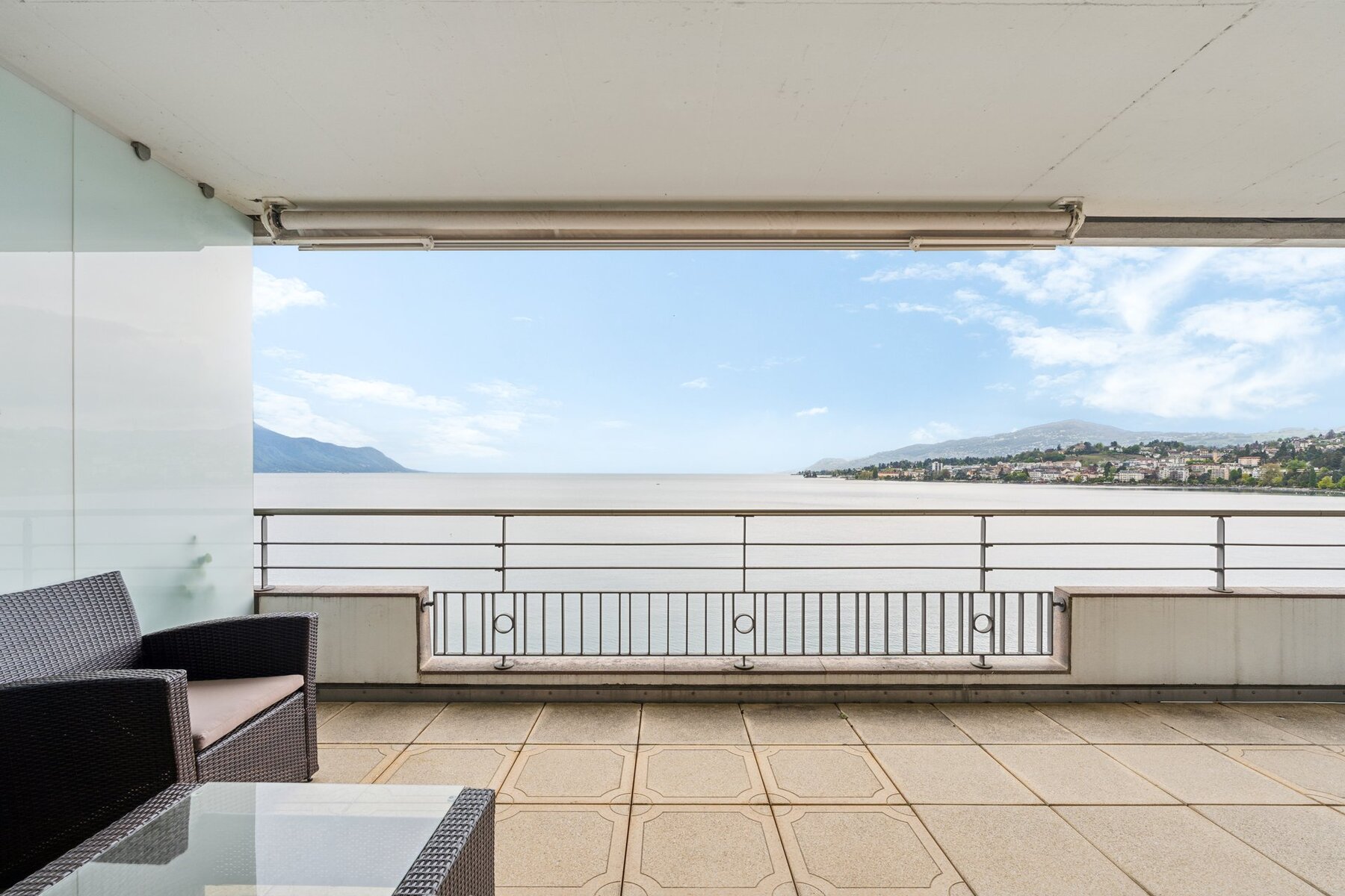 Exclusive Sotheby's  1st row flat facing the lake in Montreux