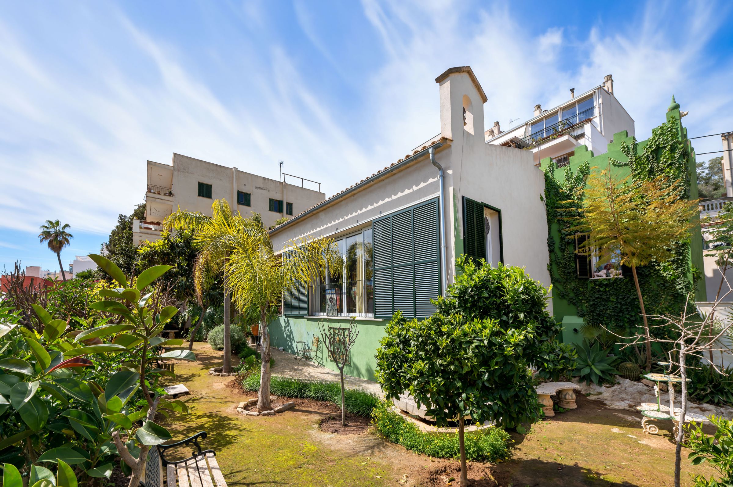 Sunlit Luxury Villa in El Terr