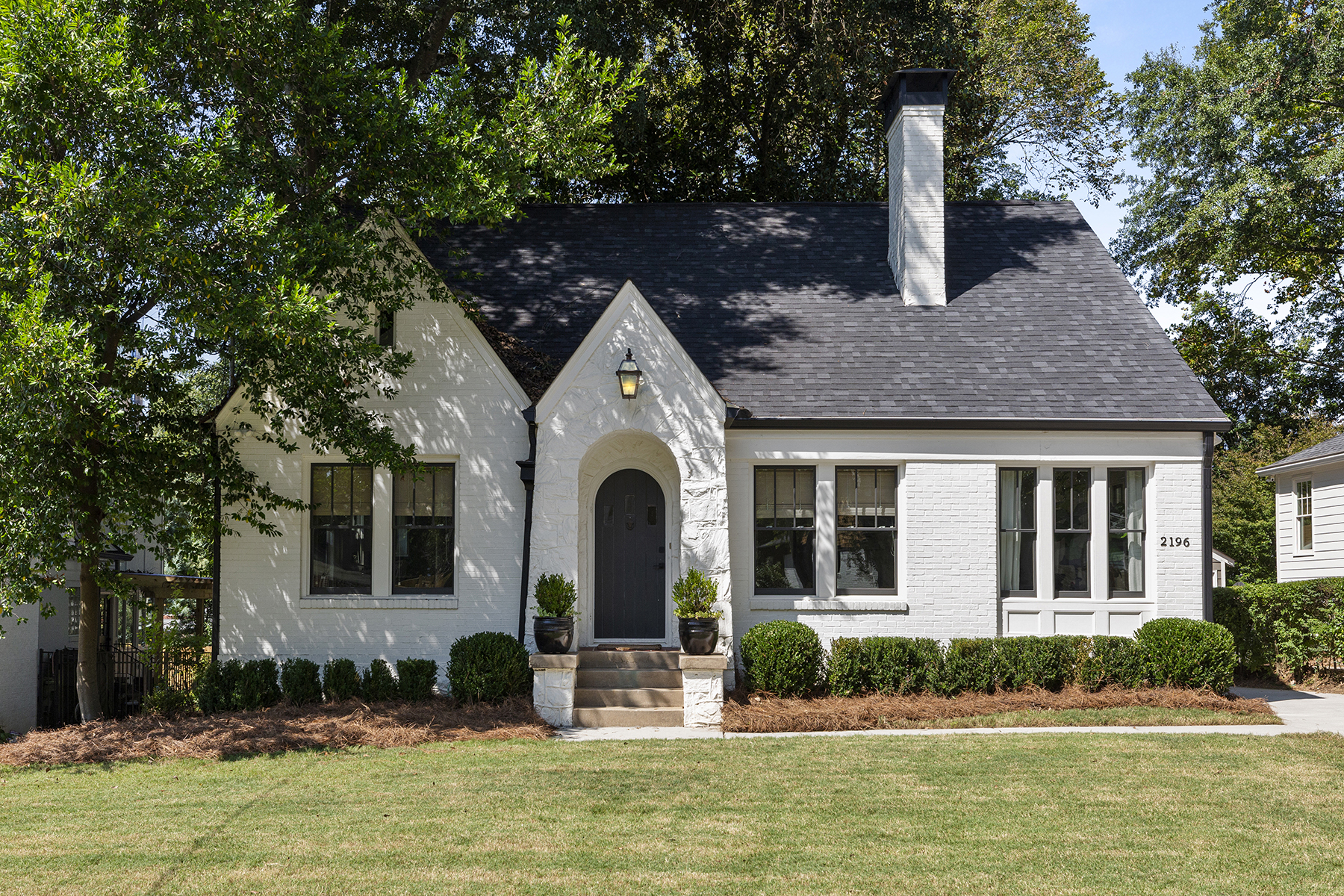 Beautifully Renovated Cottage Home In Peachtree Hills