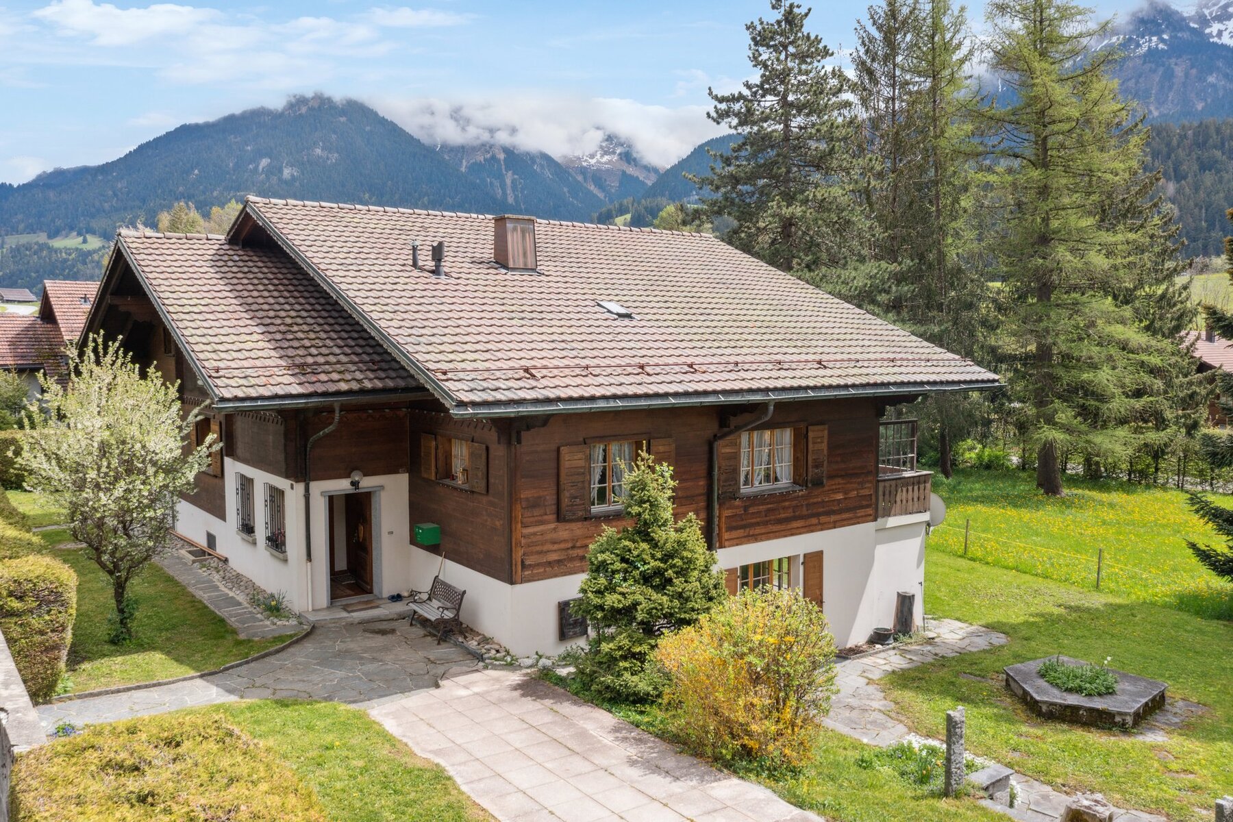 Chalet with two apartments for renovation and building land