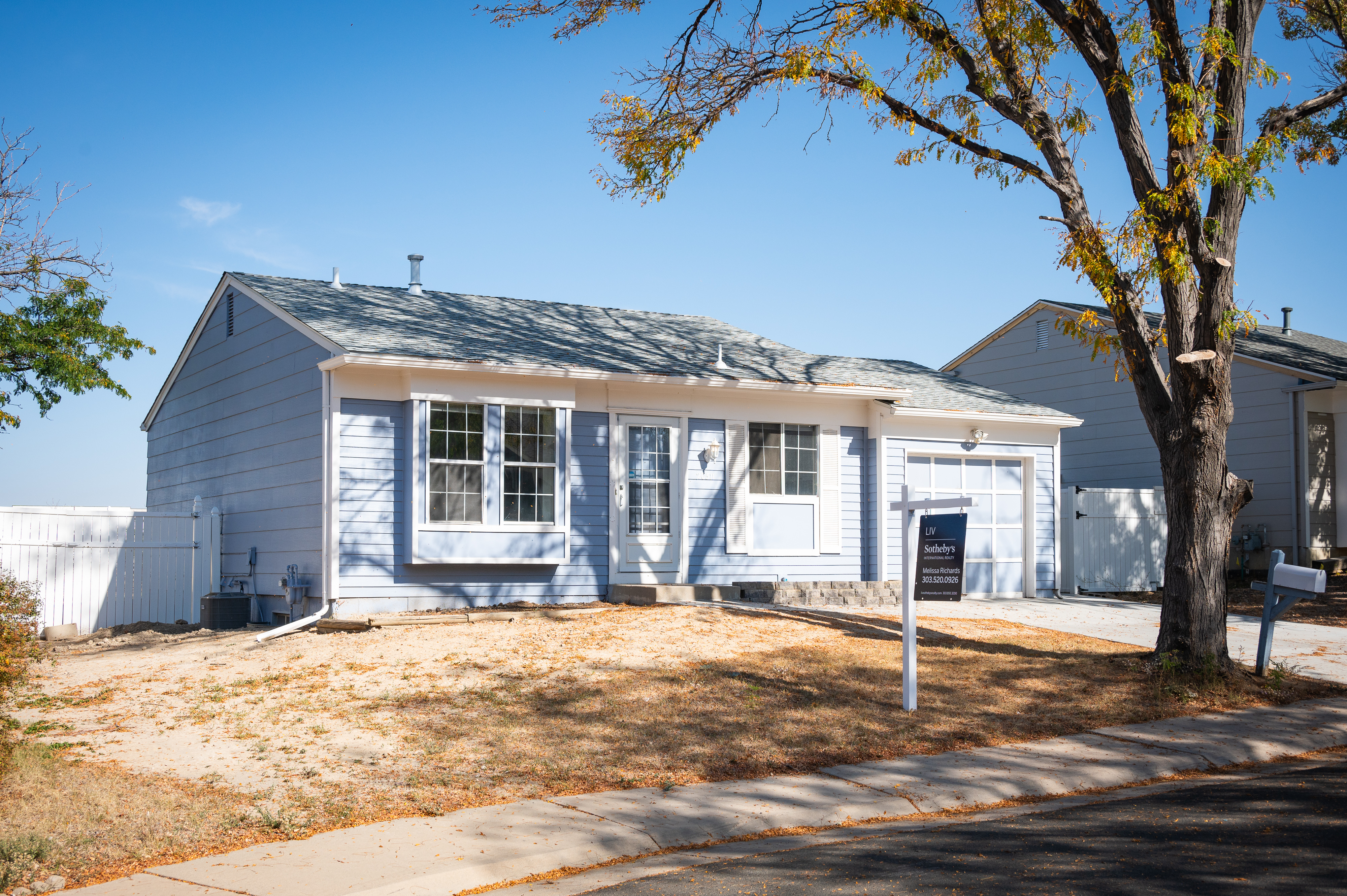 Welcome home to this charming, well maintained 2 bedroom ranch