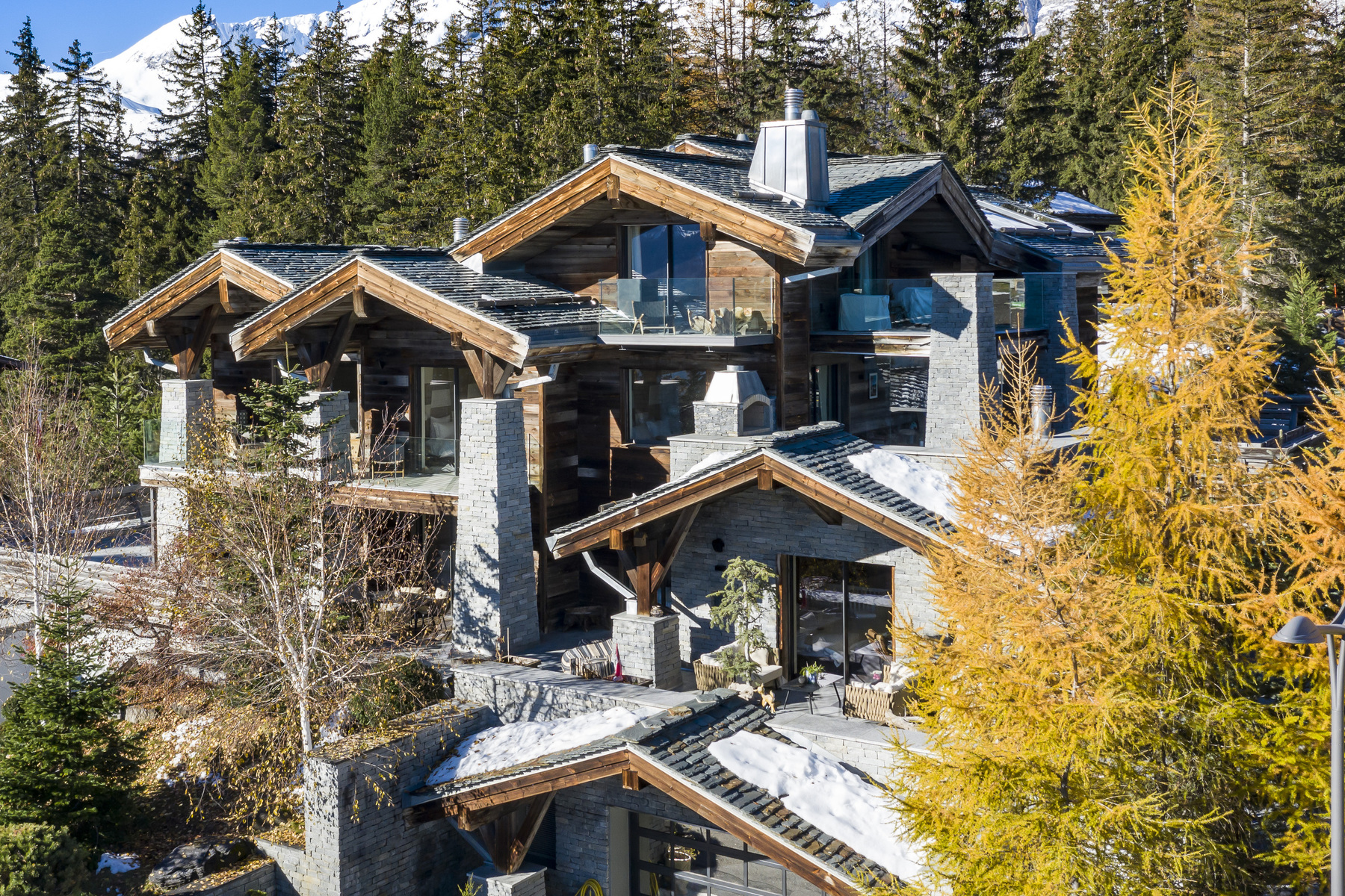 Large chalet on the Crans-Montana heights