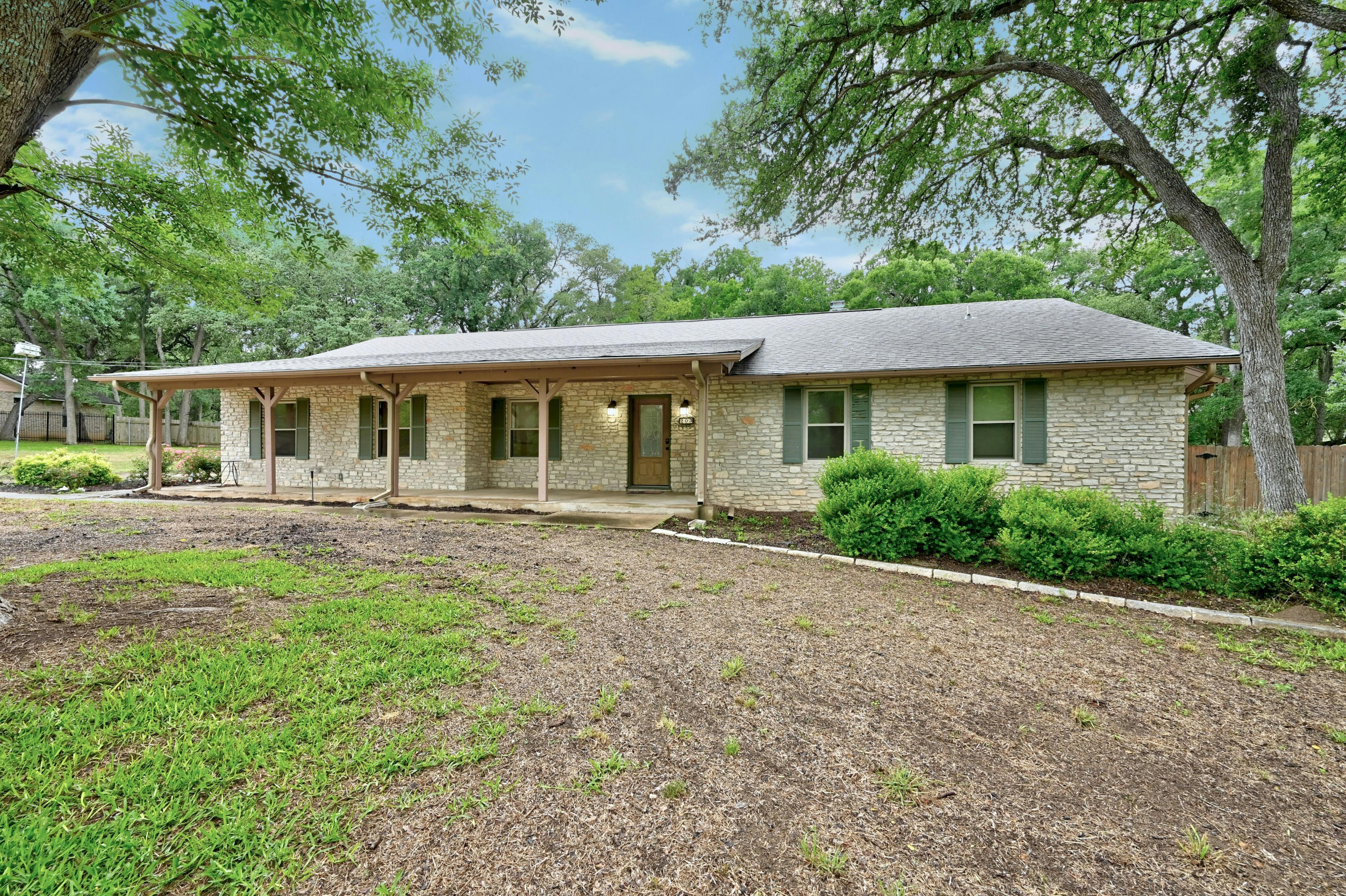 203 Leisurewoods Drive, Buda, TX 78610