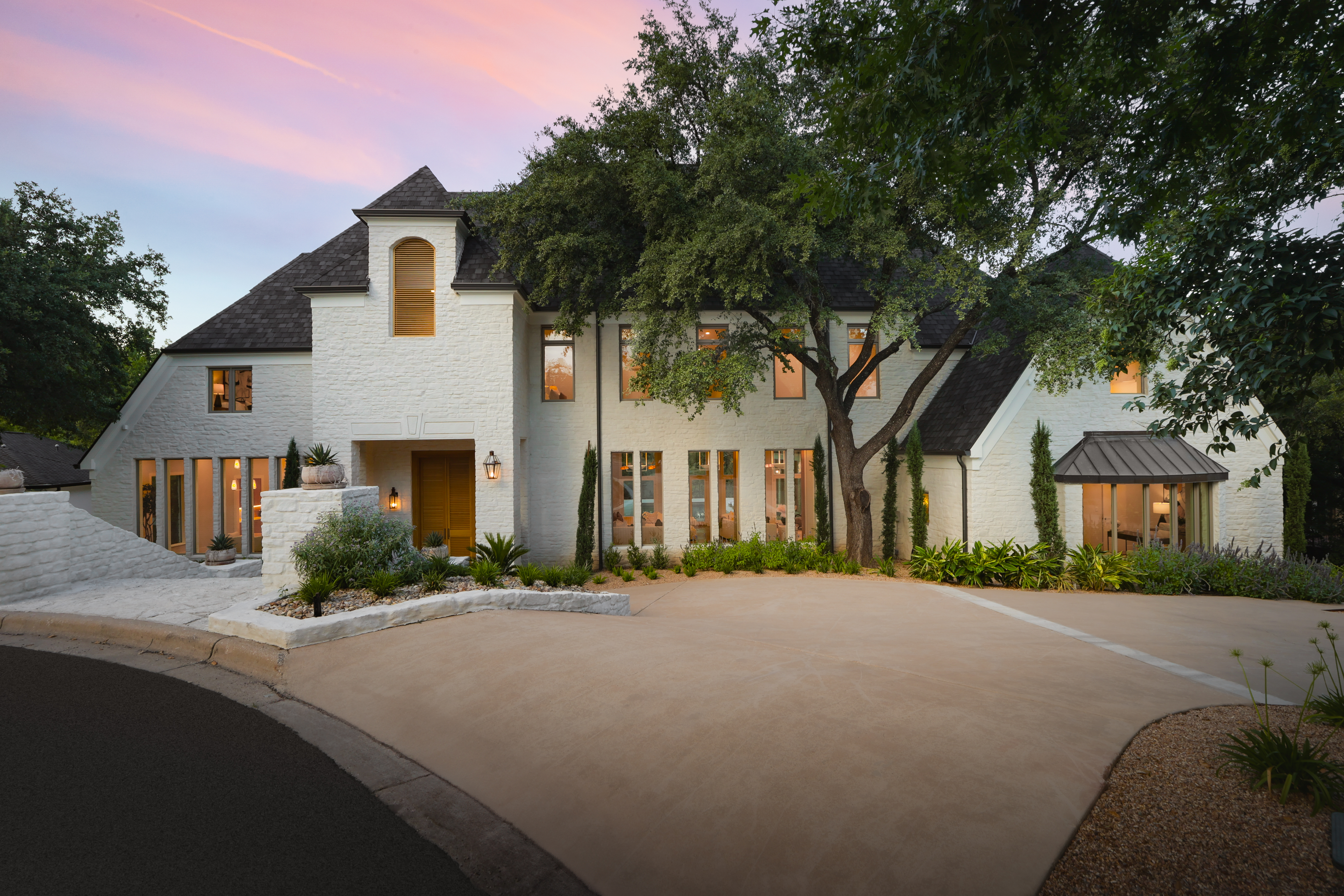 EXPANSIVE TARRYTOWN ESTATE OVERLOOKING REED PARK