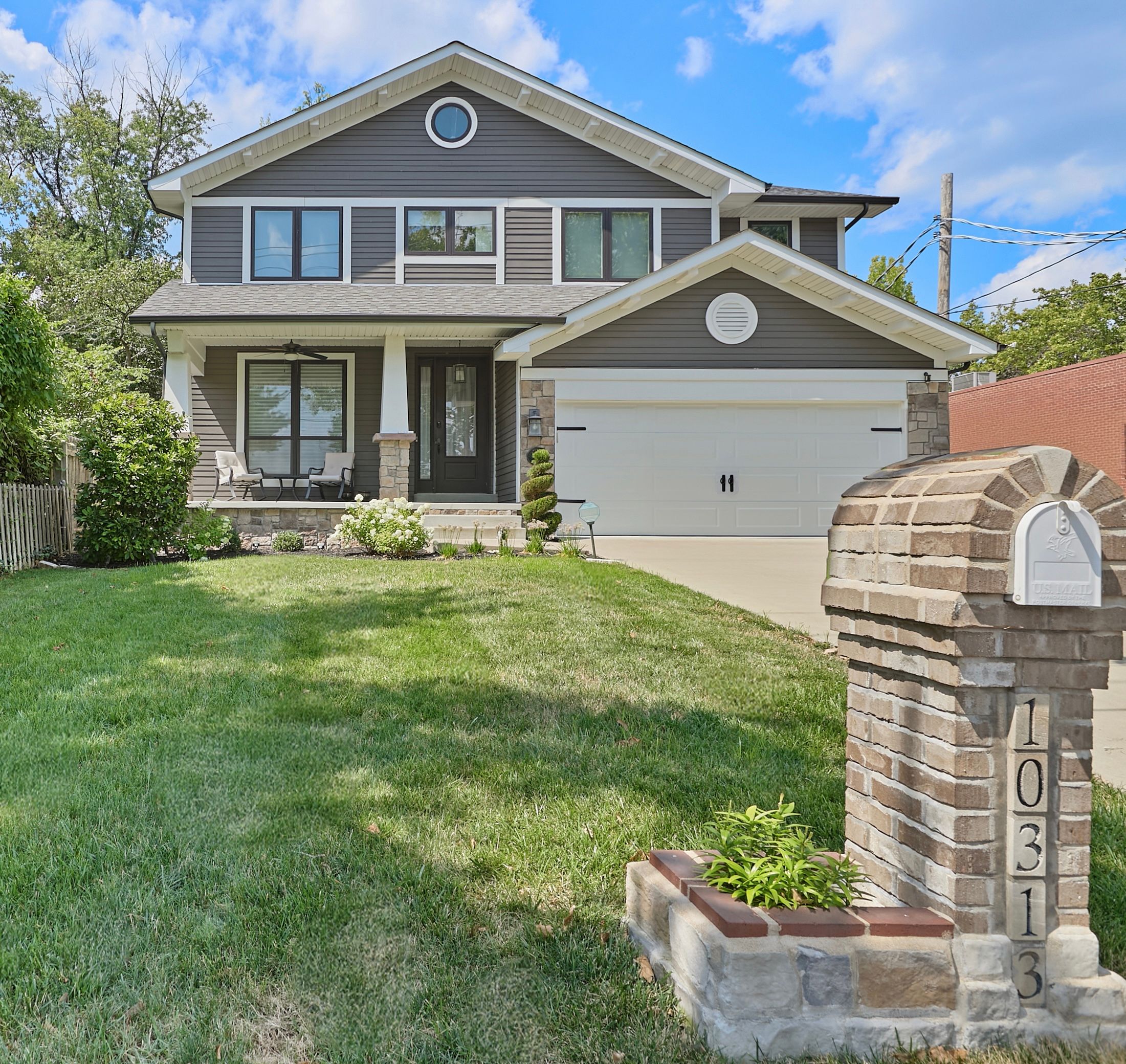 Gorgeous Frontenac Home in Ladue Schools