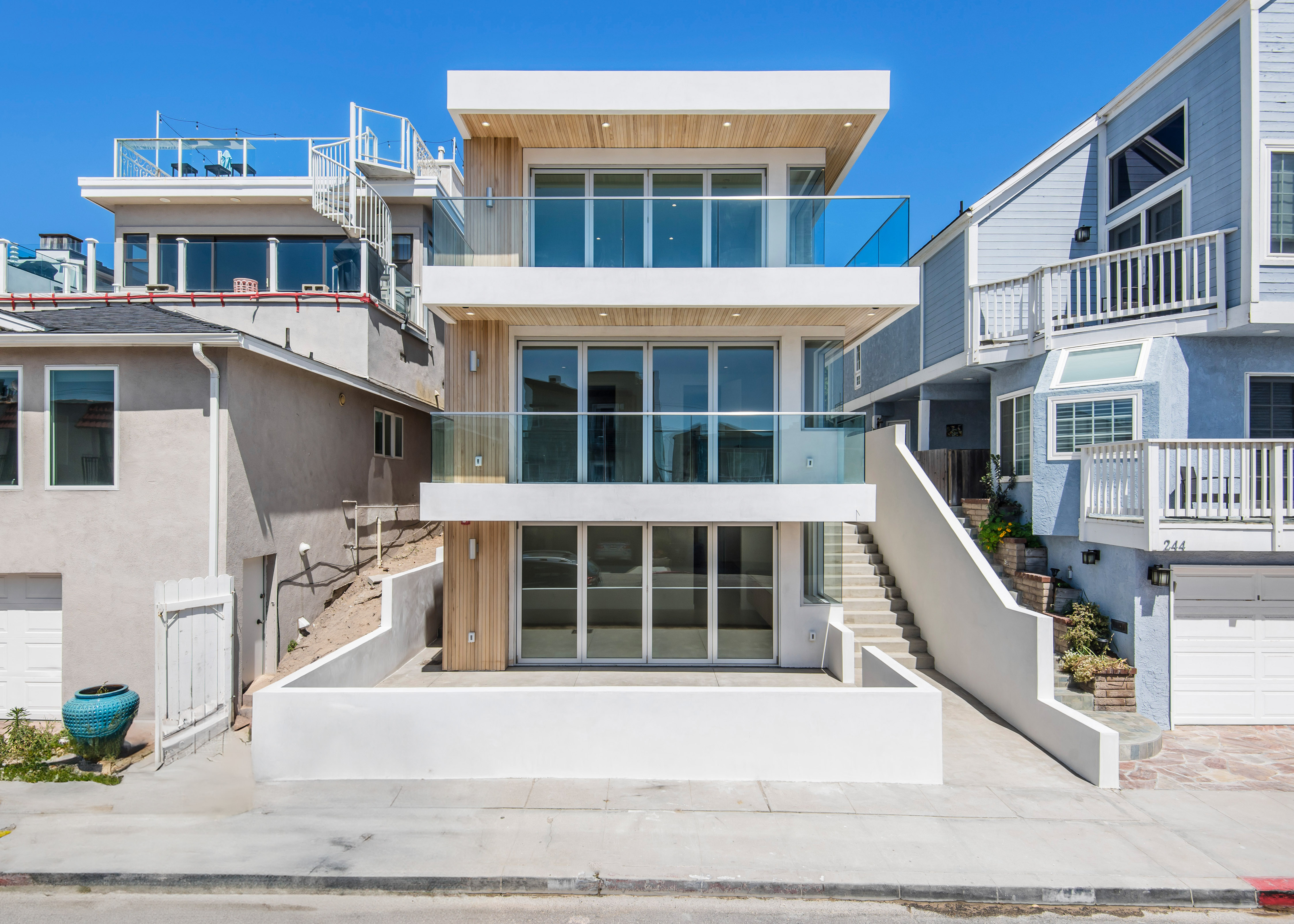 300 Manhattan Avenue, Hermosa Beach, CA 90254