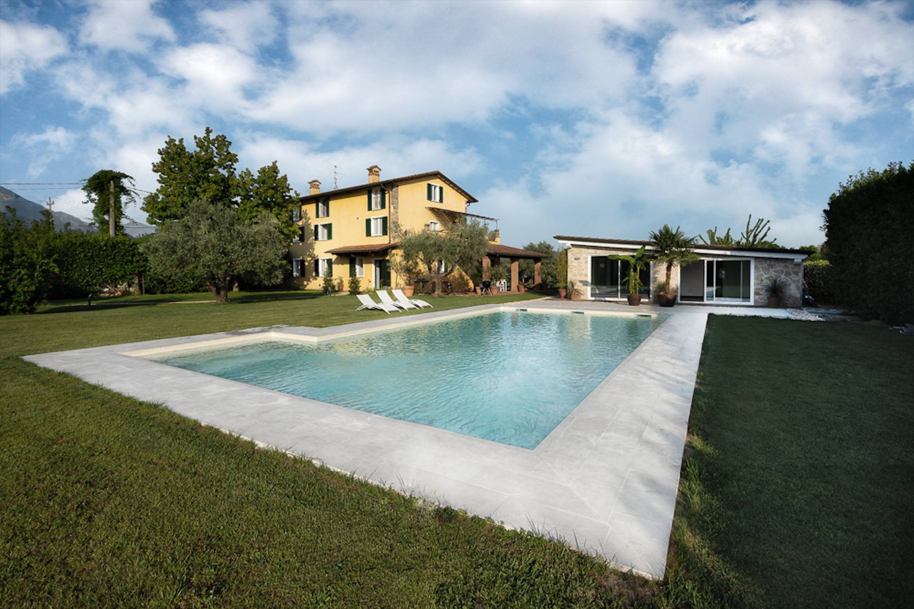 Beautiful farmhouse near Forte dei Marmi