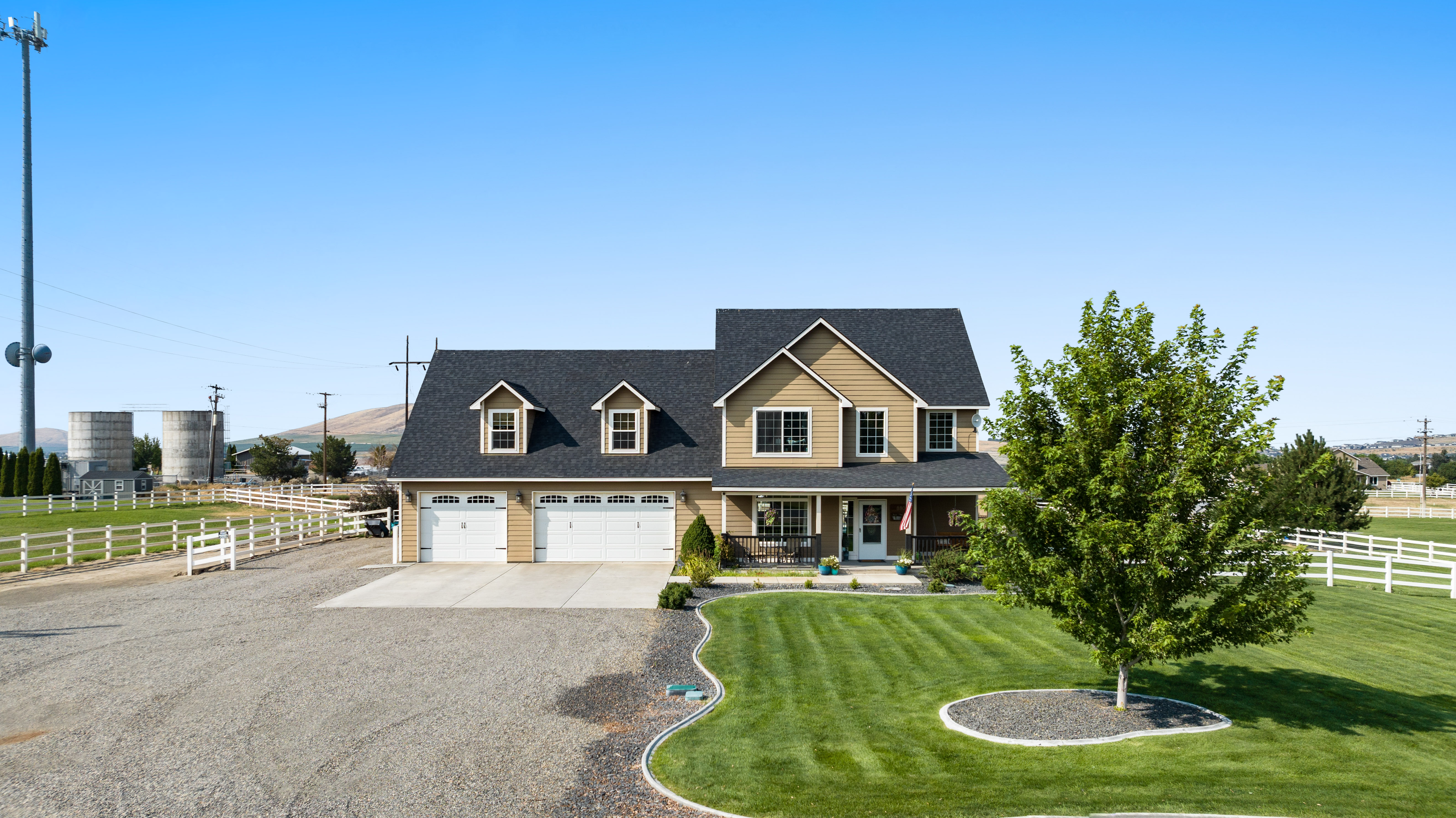 HORSE PROPERTY WITH A POOL