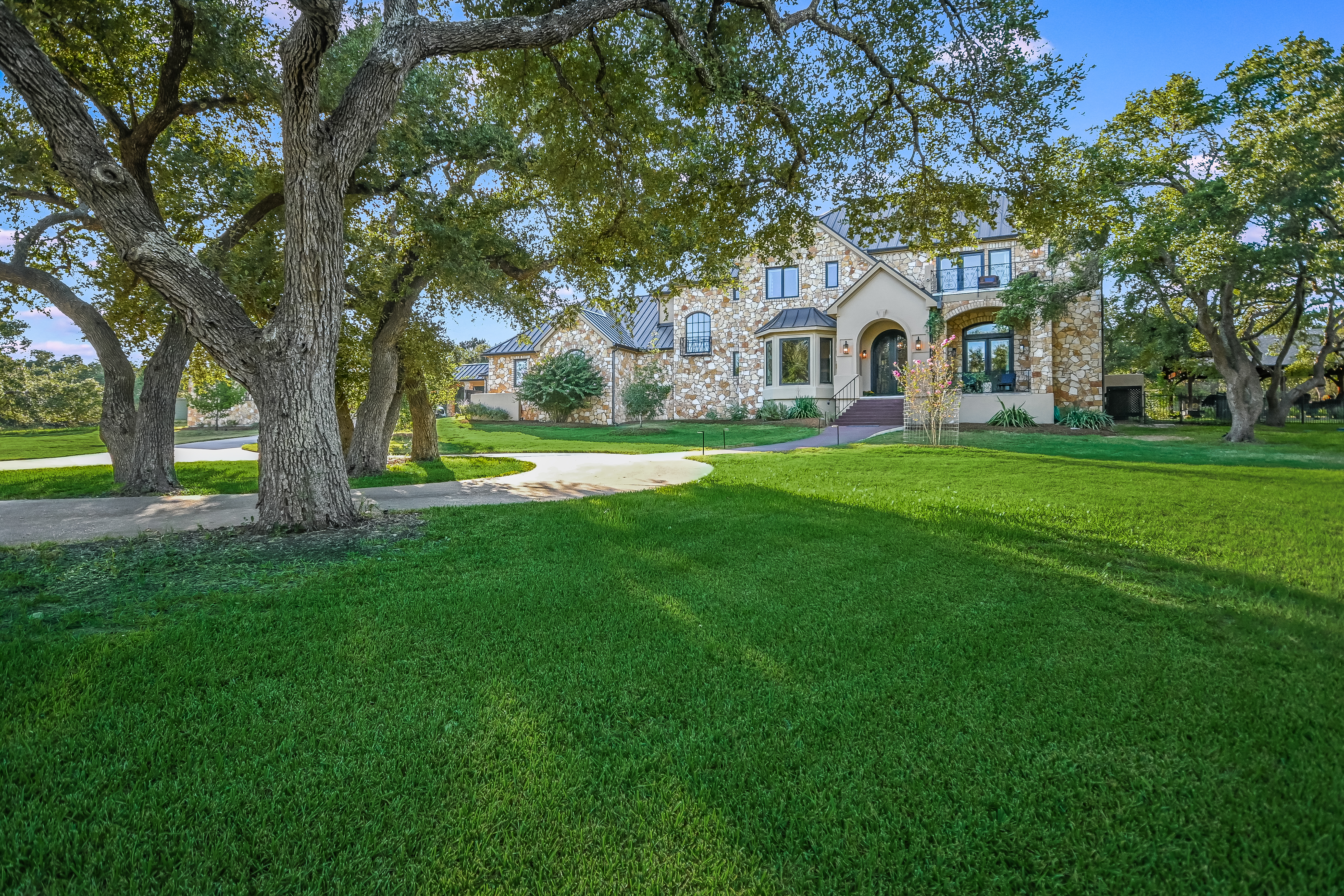 STUNNING 6+ ACRE ESTATE IN A GATED COMMUNITY