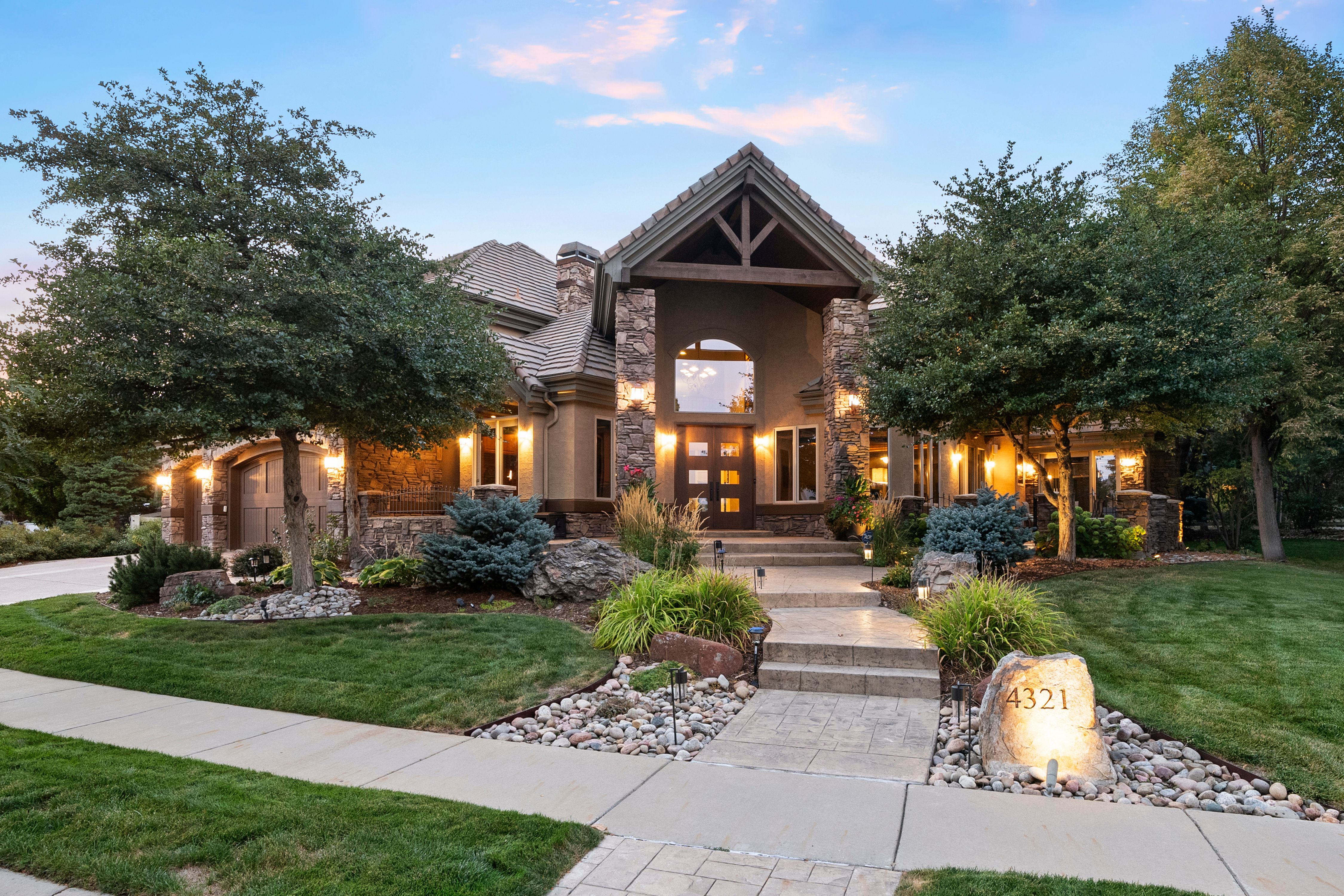 Experience The Pinnacle Of Luxury With This Magnificent Executive Estate