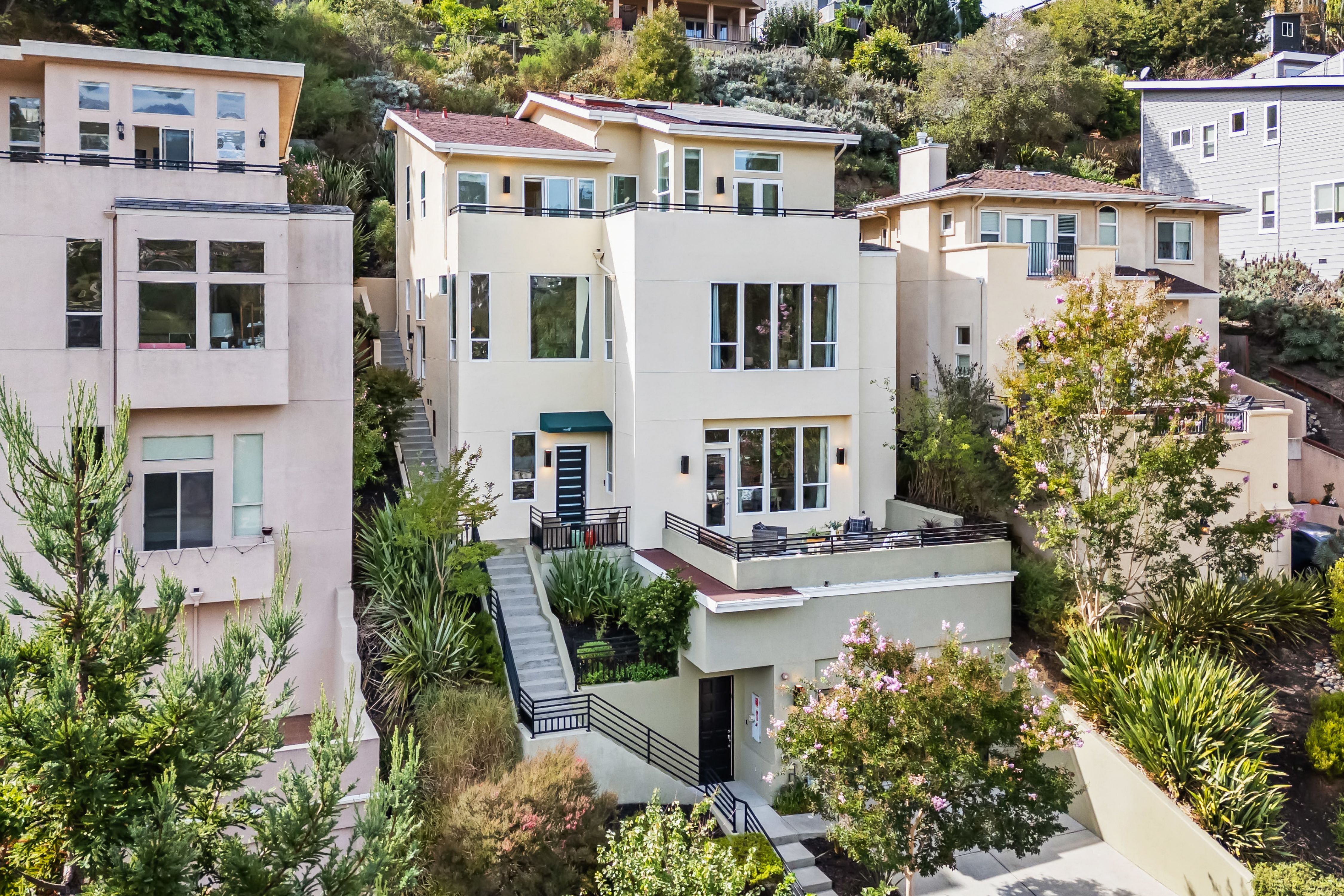 Contemporary Elegance in Upper Rockridge