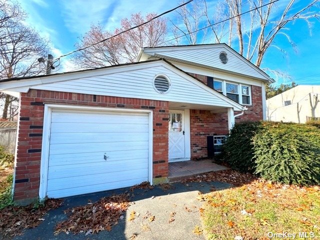 Dorchester Rd, Ronkonkoma, NY 11779