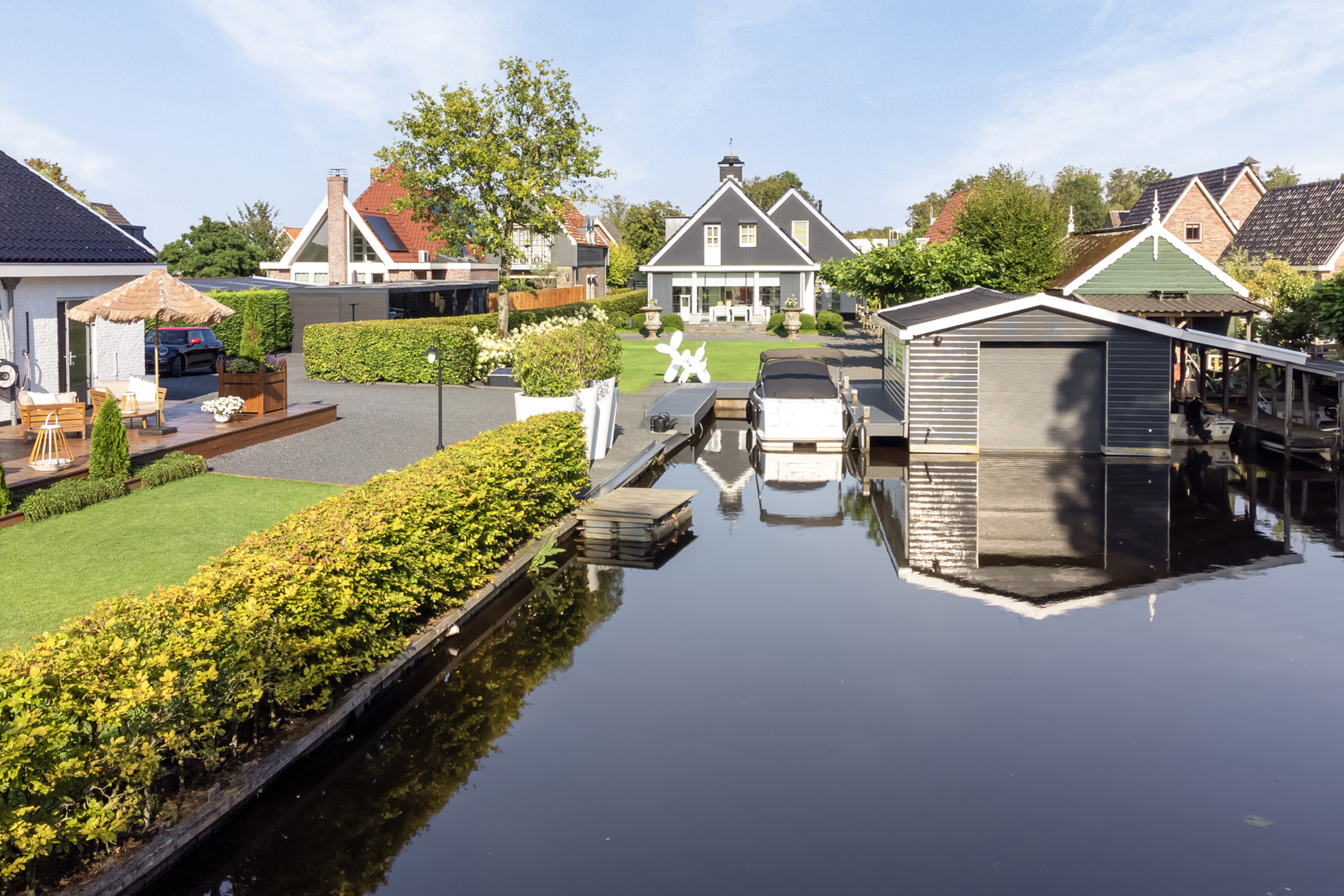 Exclusive Villa with Guesthouse on the Waterfront near Amsterdam