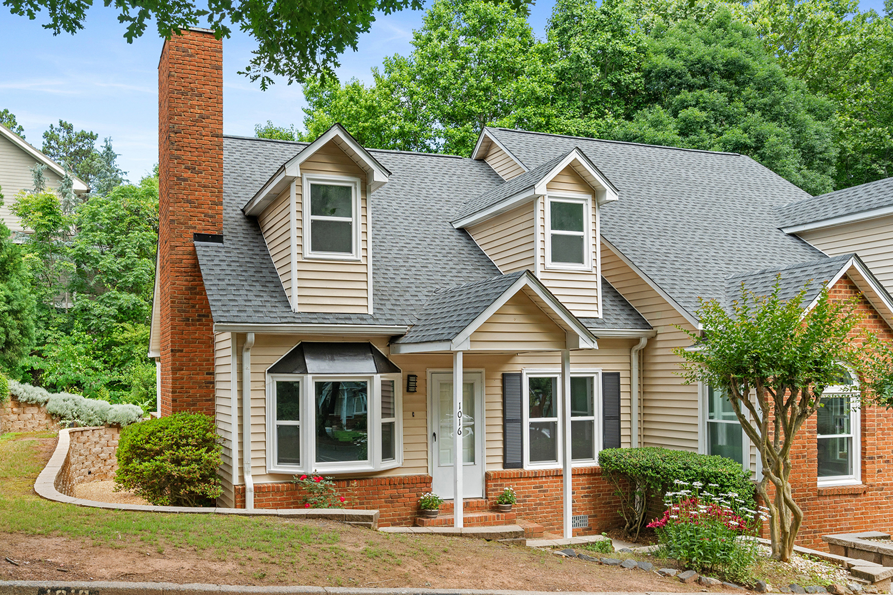 Fully Renovated End Unit Condo Near the Heart of Downtown Roswell