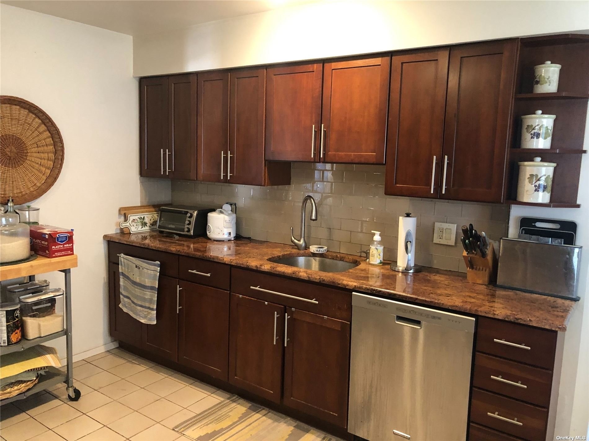 78 Barry Ln, Syosset, NY 11791