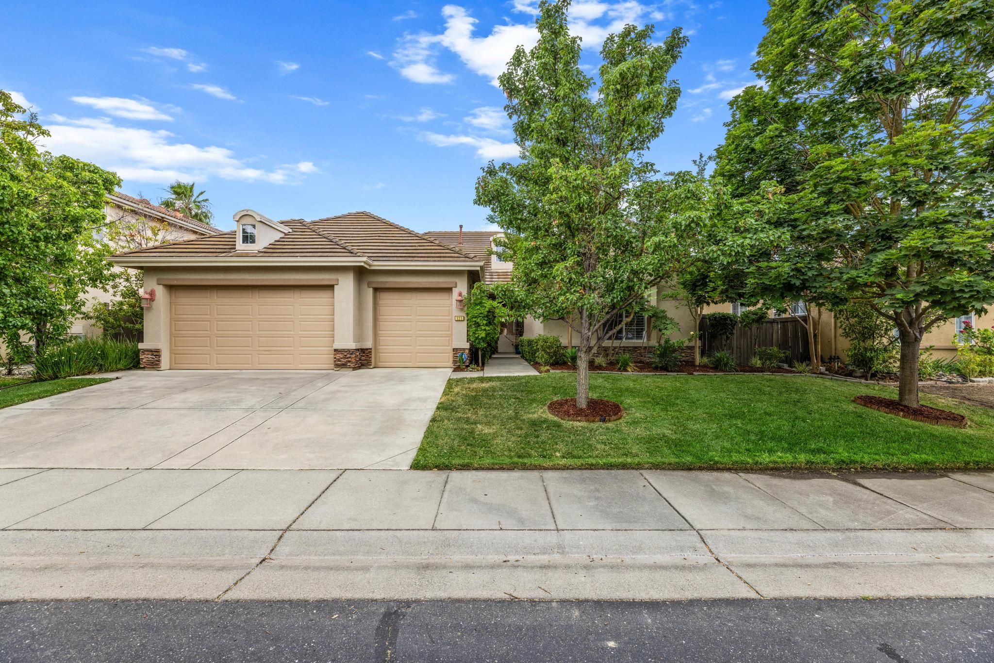 121 Vista Creek Circle, Sacramento, CA 95835