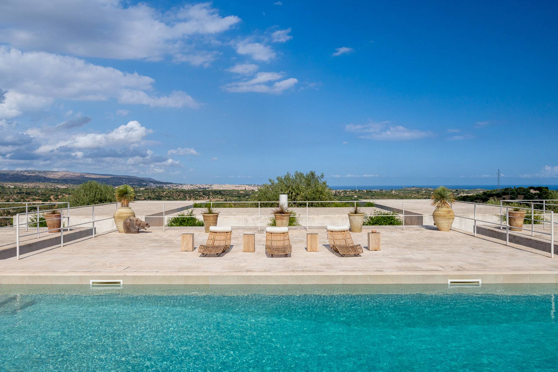A design masterpiece estate with views on Noto
