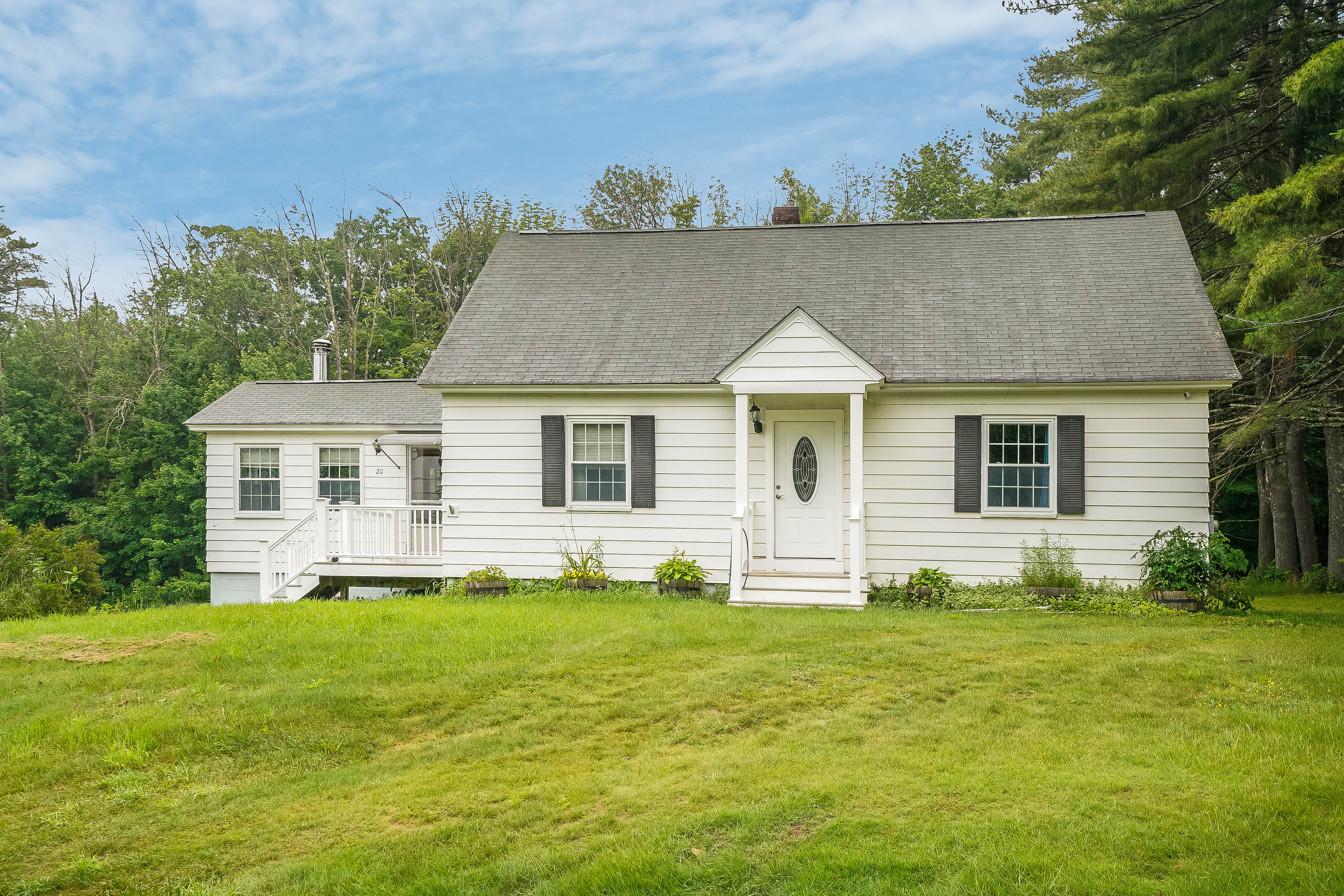 Country Living in this 4BR/2BA Cape