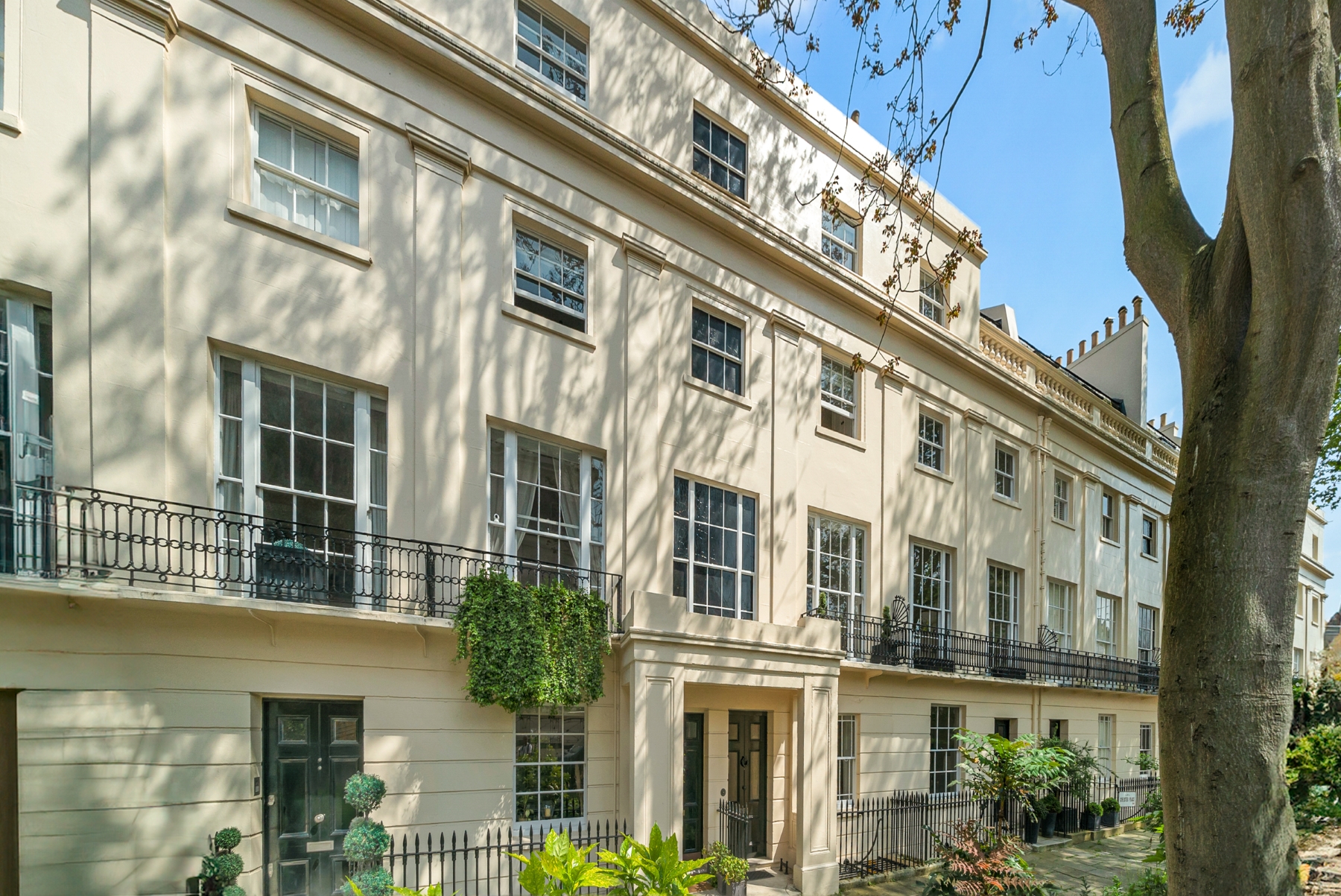 Elegant property with Regent’s Park views