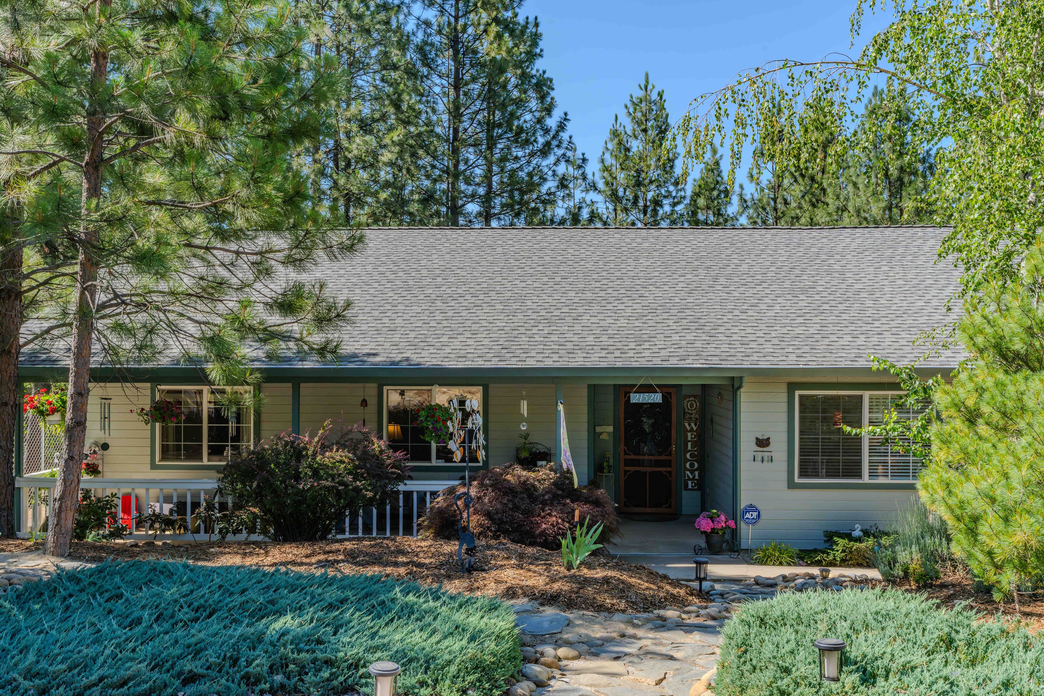 Country Home in Gayla Manor