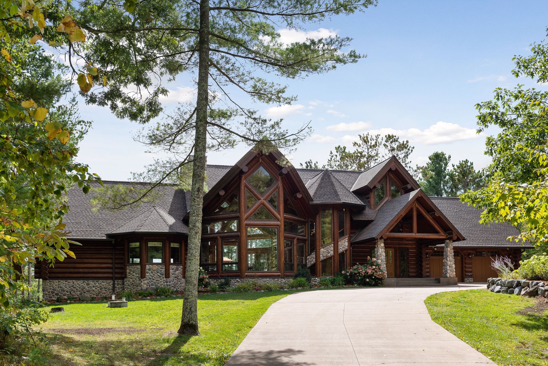 Stunning Lakefront Log Retreat