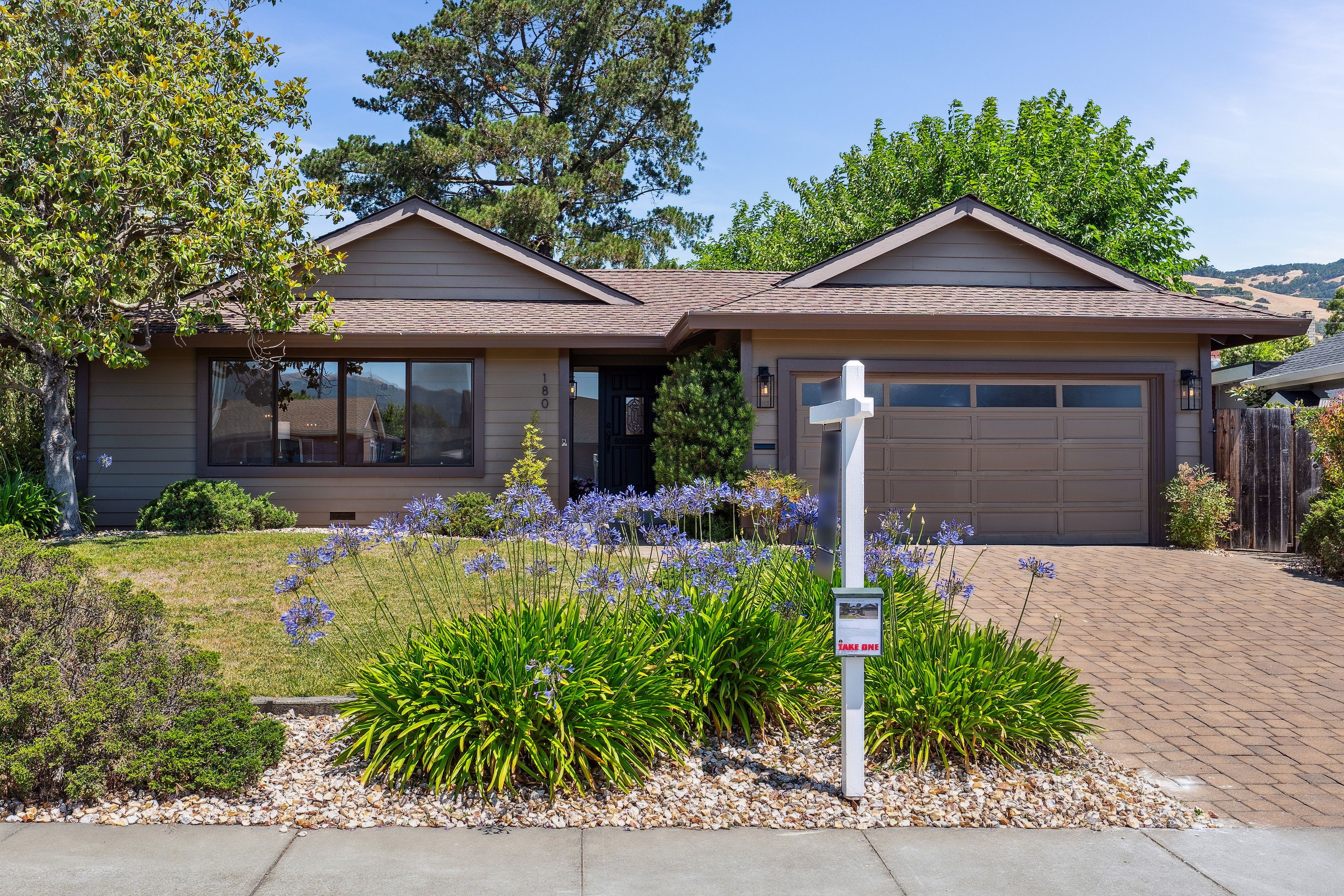 Beautiful Single Level Home in Prime Novato Location