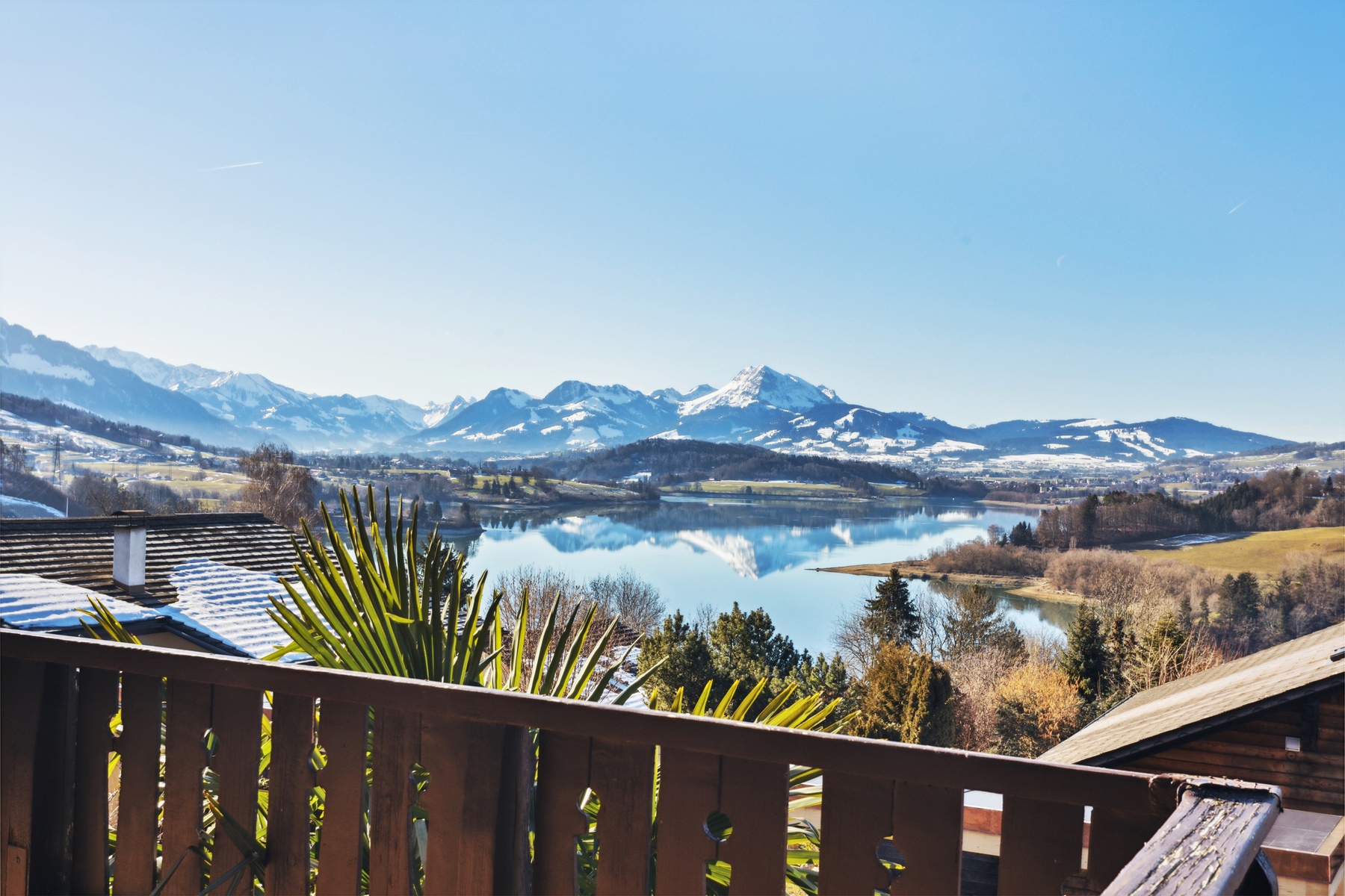 Nice chalet to refresh with panoramic view on the lake of Gruyere