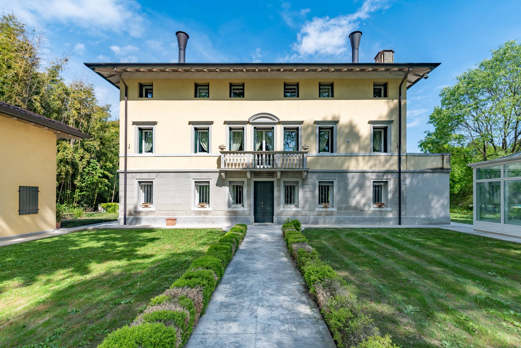 Elegant renovated historic villa with park swimming pool and outbuildings