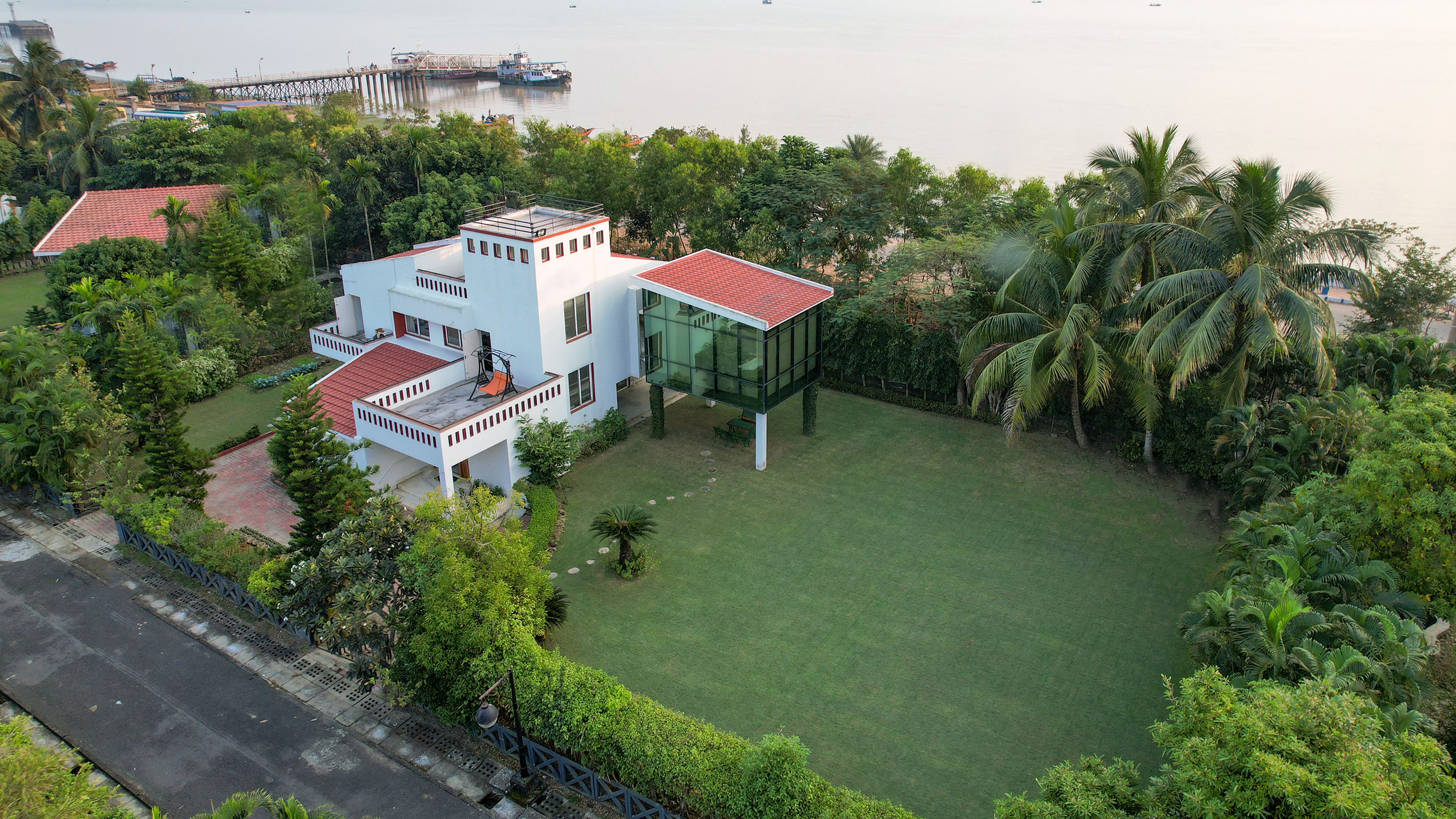 Waterfront Bungalow in Raichak, Kolkata