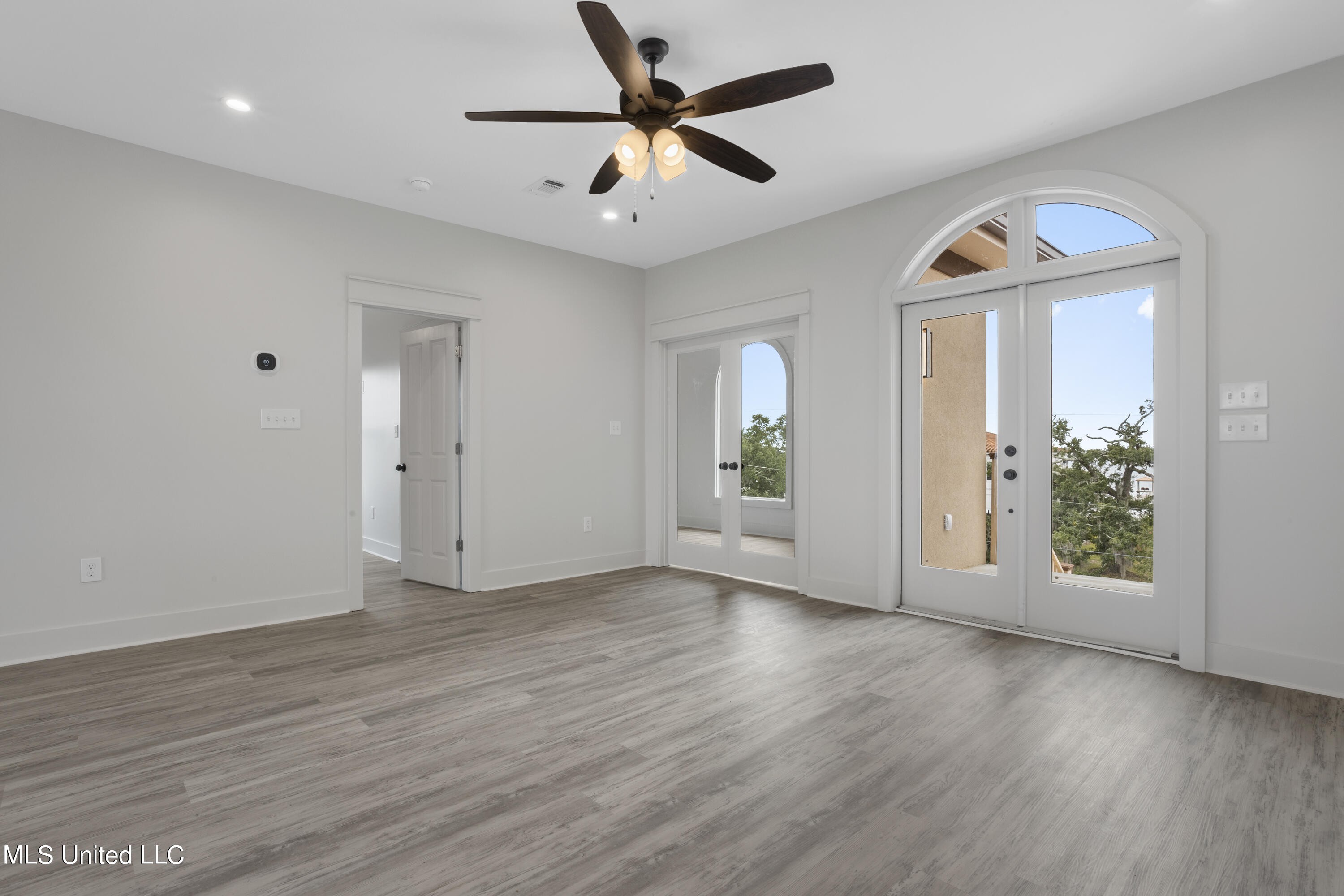 238 Lovers Ln, Ocean Springs, MS 39564