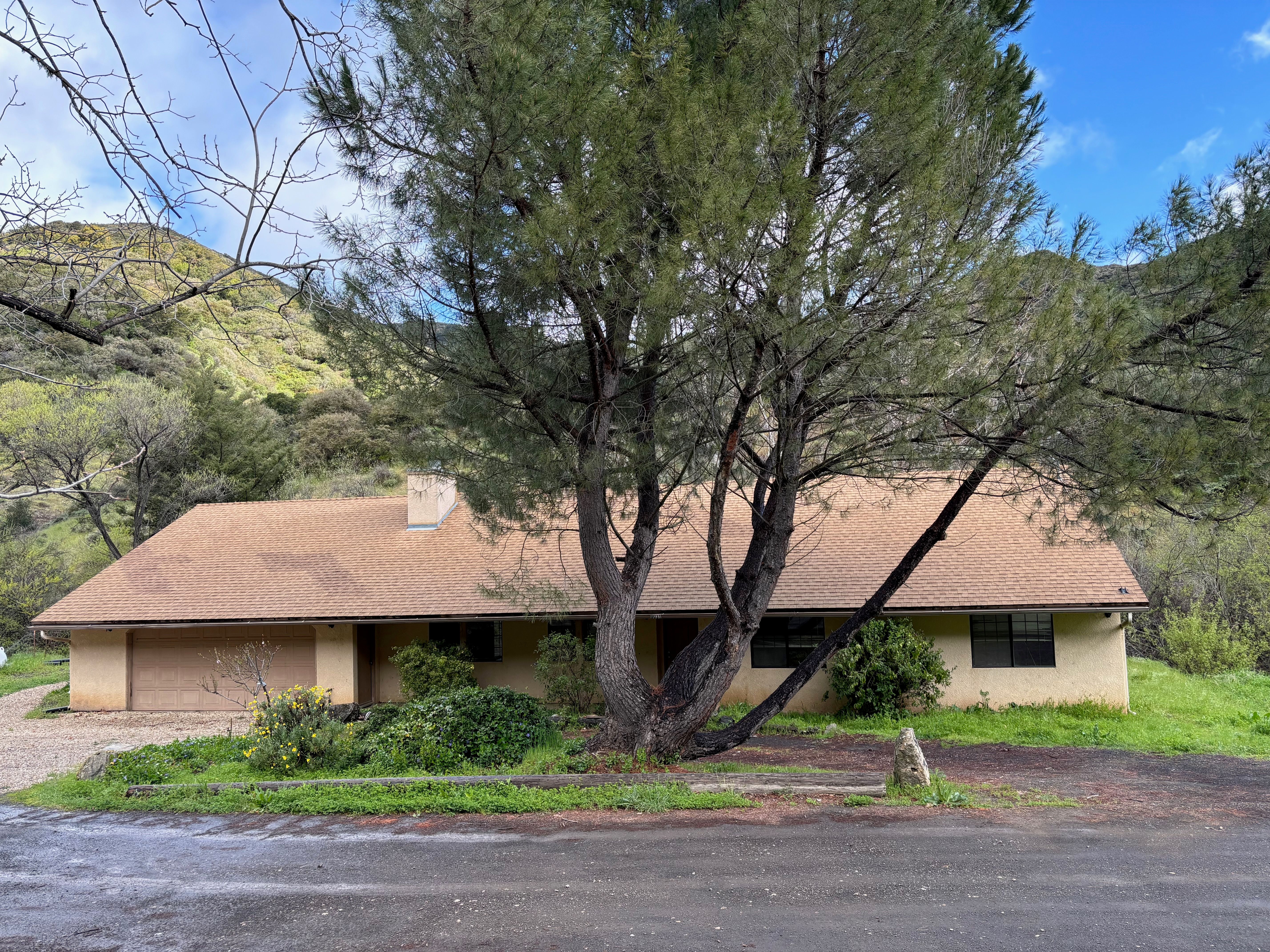 9031 Tassajara Creek Road, Santa Margarita, CA 93453