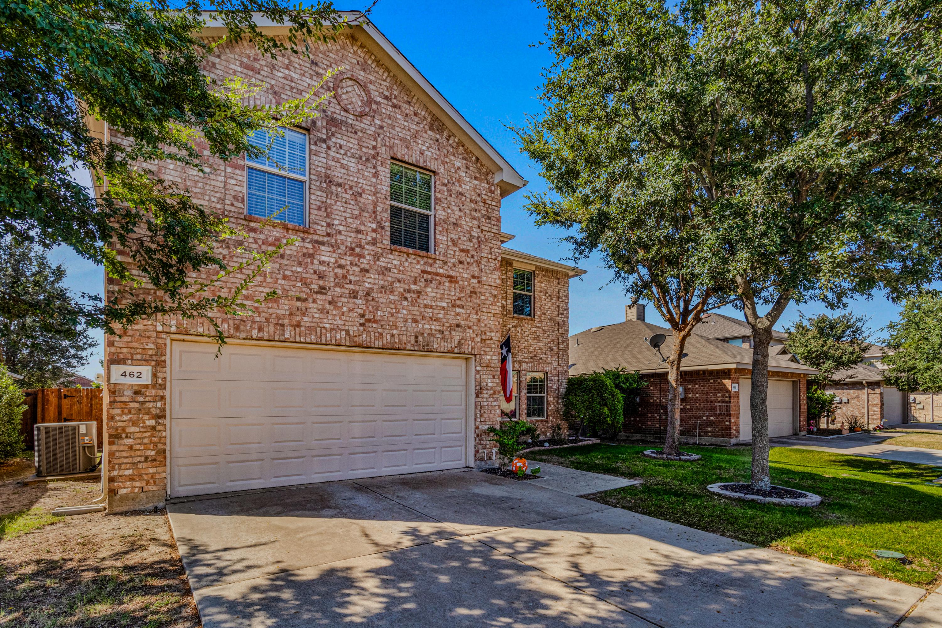 Beautiful Residence with Contemporary Design and Neighborhood Amenities