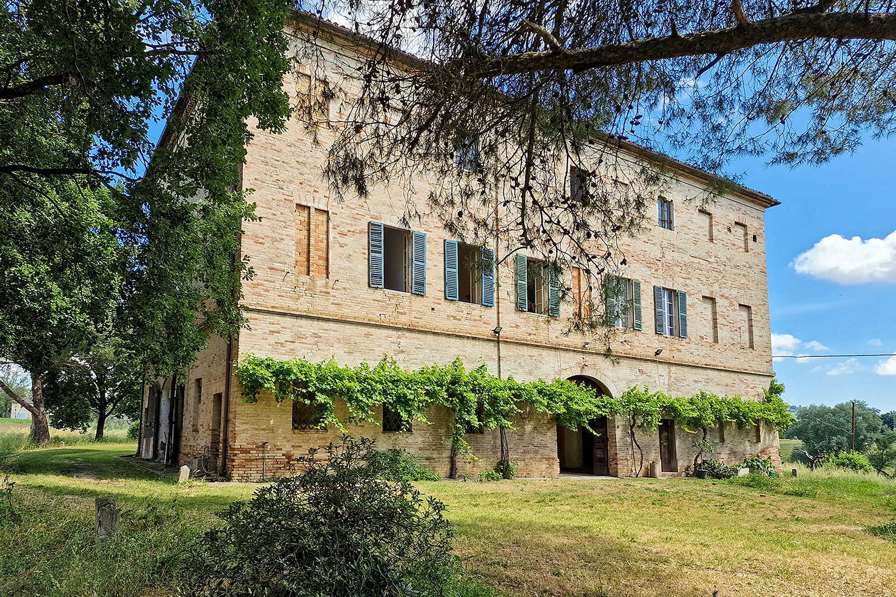 Magnificent 19th Century villa in the Marche countryside