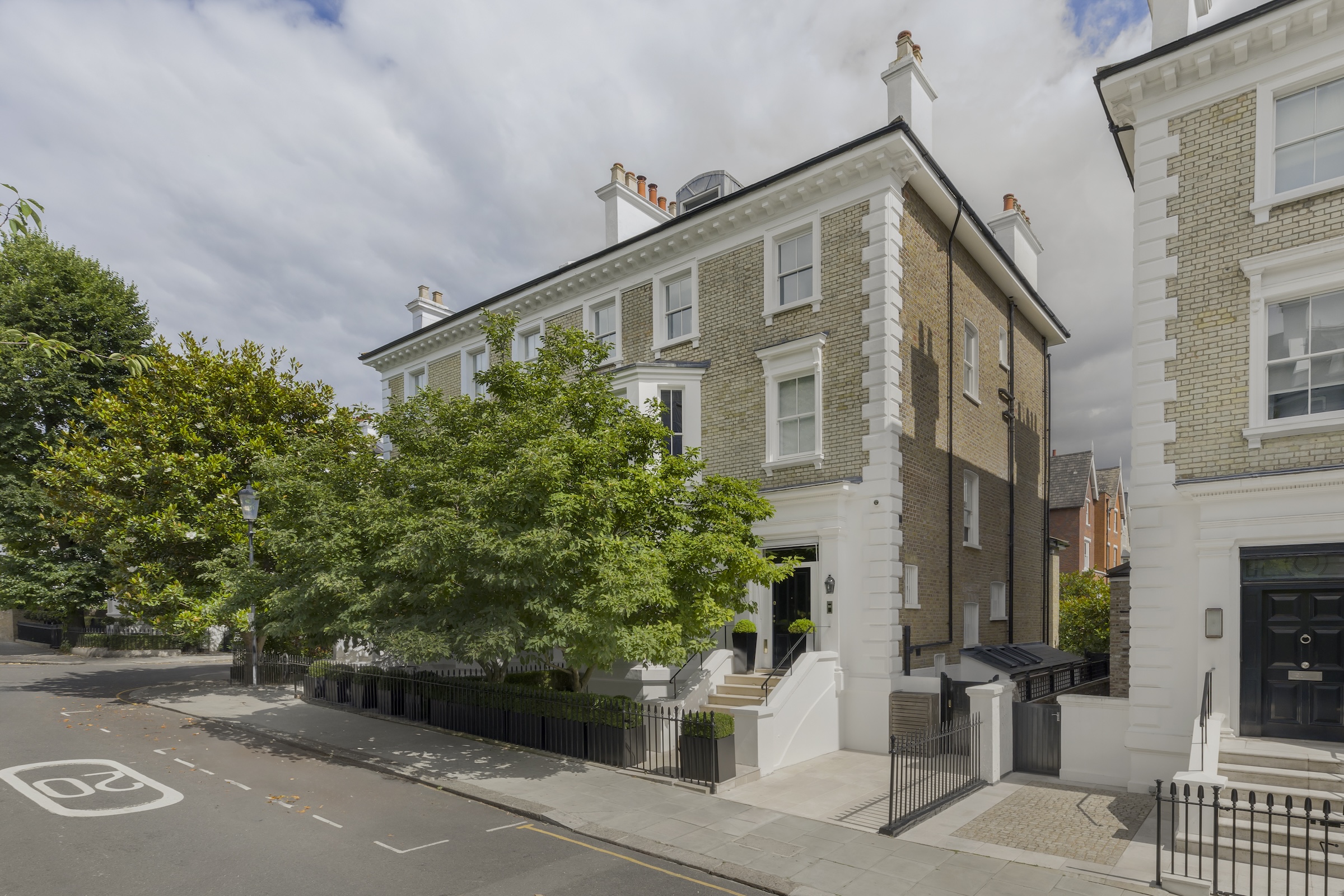 Exceptionally renovated semi-detached family home in Kensington