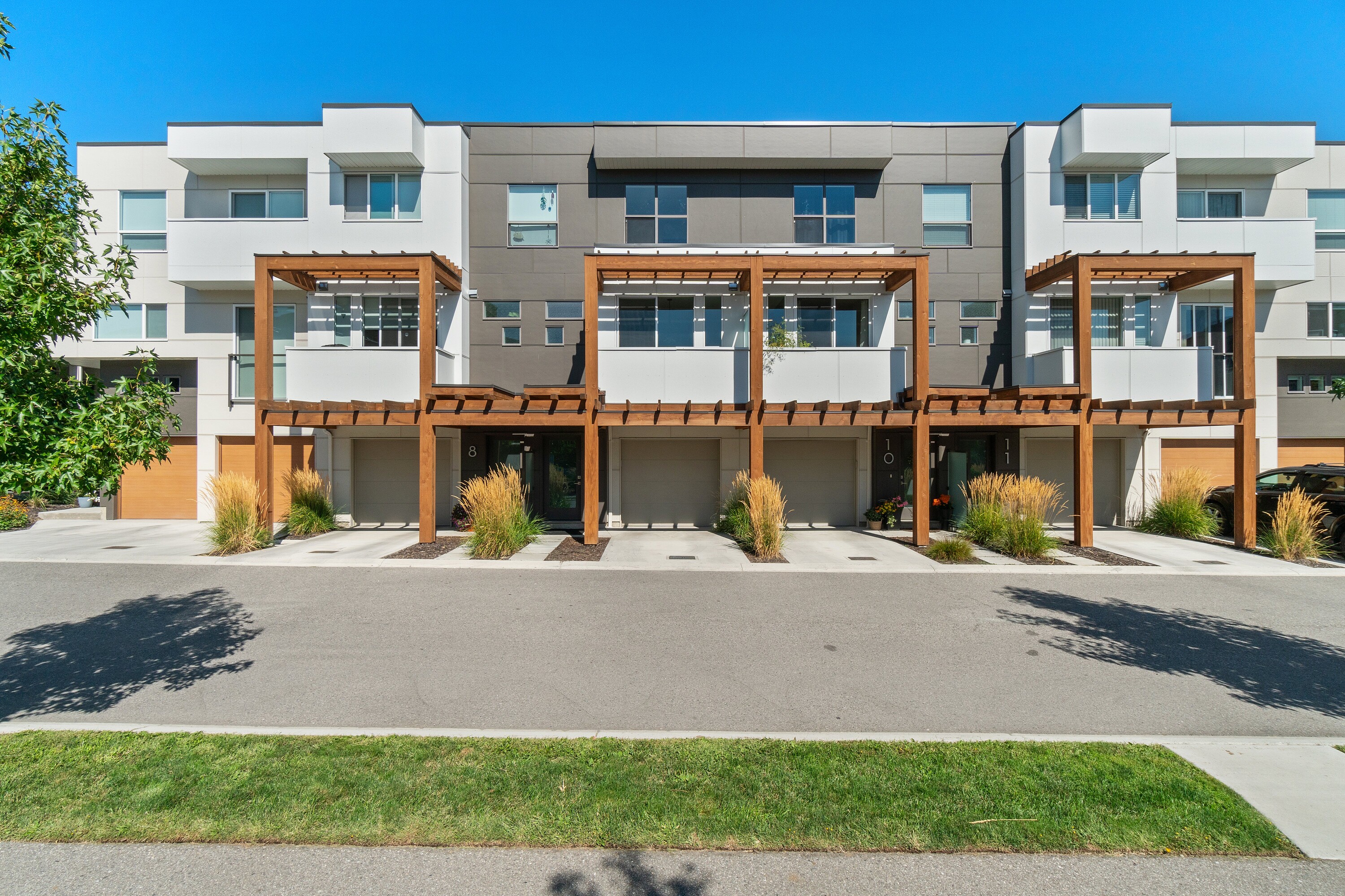 Gorgeous Glenmore Townhome