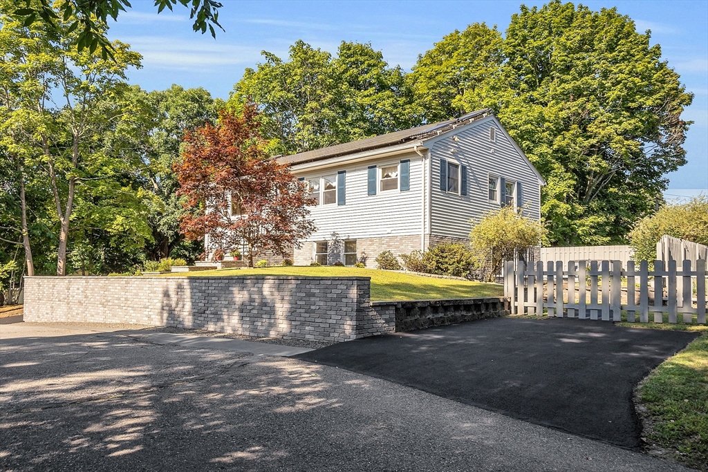 1 Baldwin Ave, Woburn, MA 01801