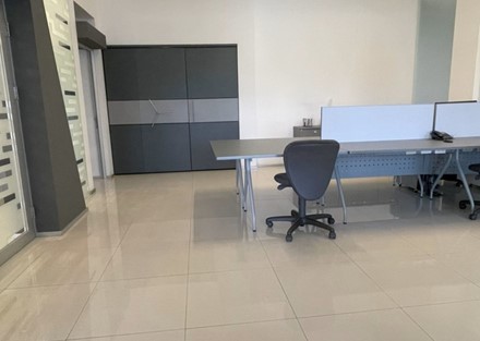 For Sale, Luxurious 240m2 Office in Commercial Plaza in Santa Ana