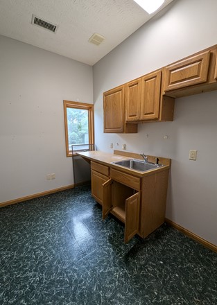 Suite C Kitchenette