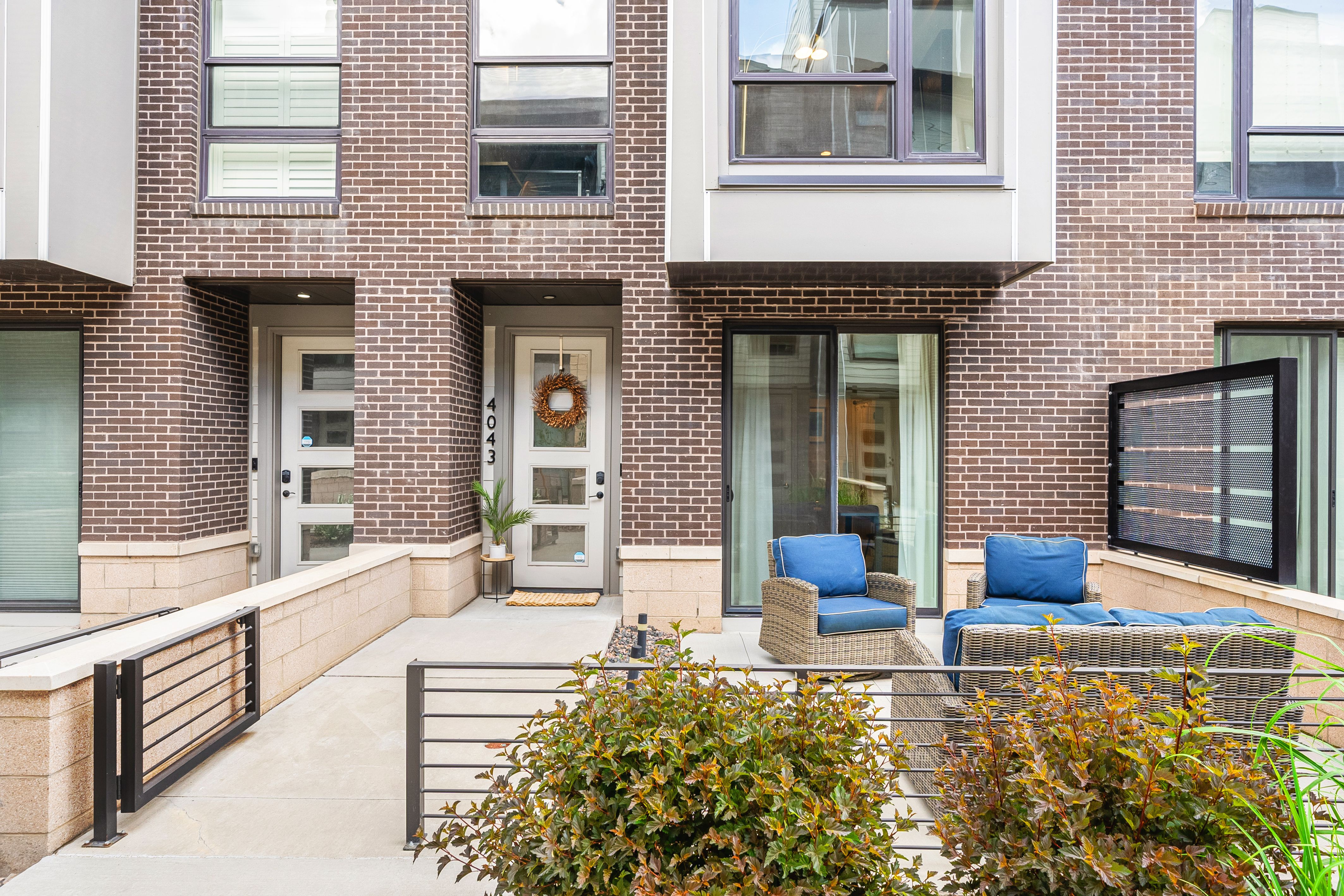 Stylish and serene townhome, one block to Sloan's Lake