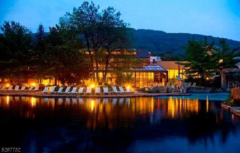 Chamonix Dr, Vernon, NJ 07462