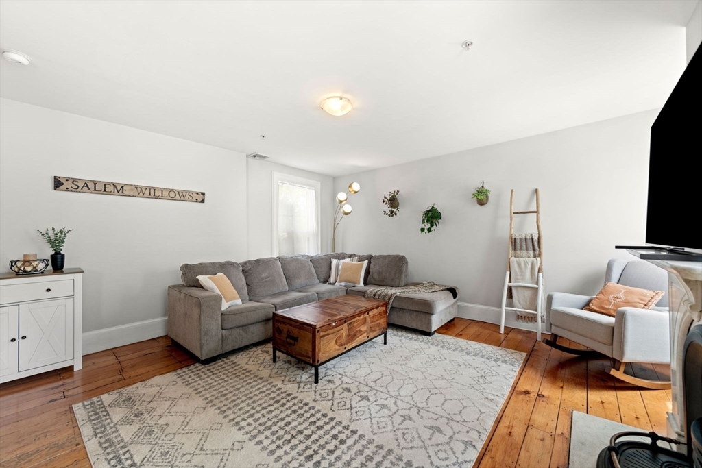 16 Summer St, Salem, MA 01970