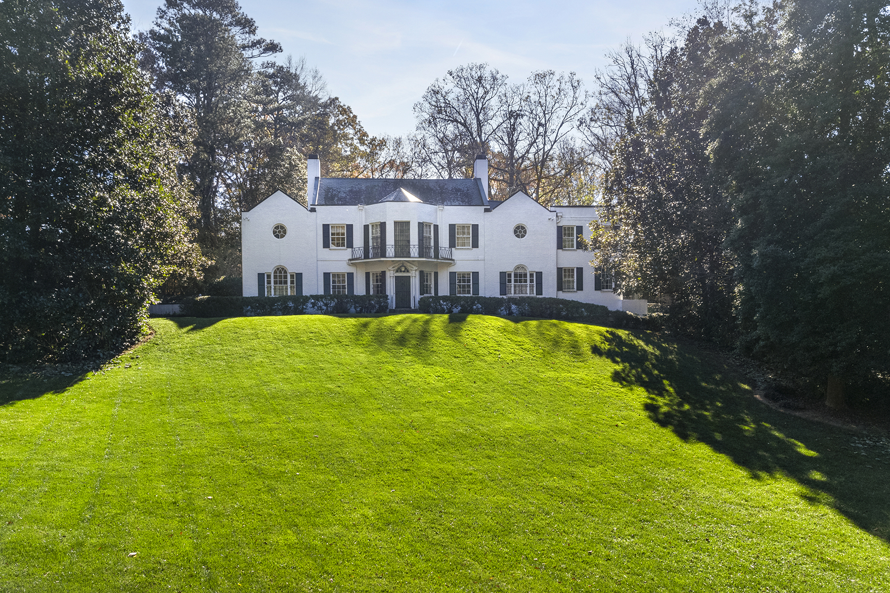 Gorgeous Estate Home in Sought after Tuxedo Park Neighborhood