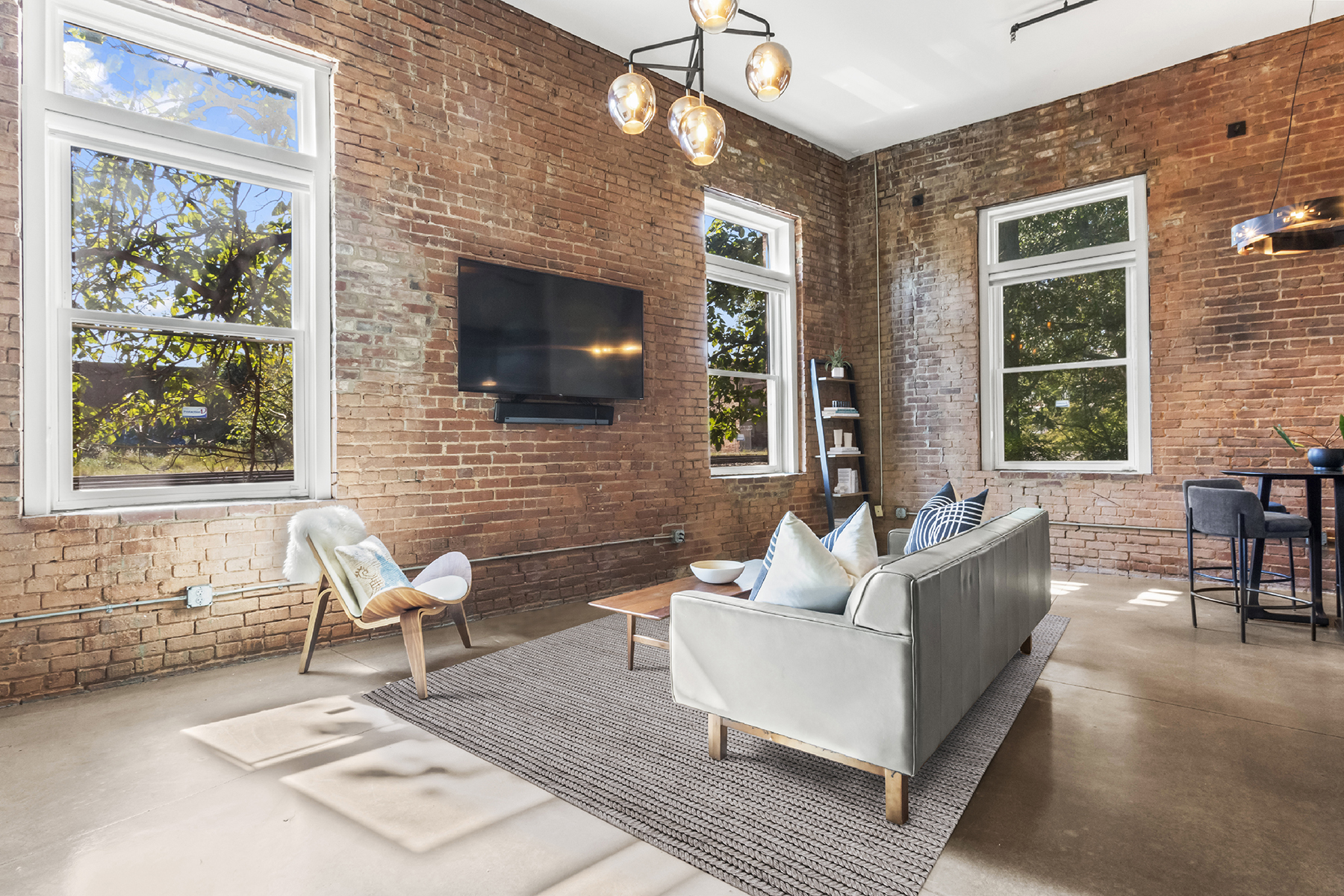 Fully Renovated Loft In Gated Castleberry Hill Community