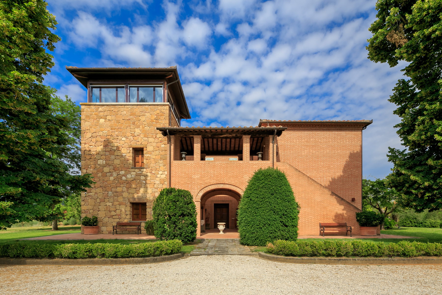Marvelous villa immersed among the Montepulciano vineyards